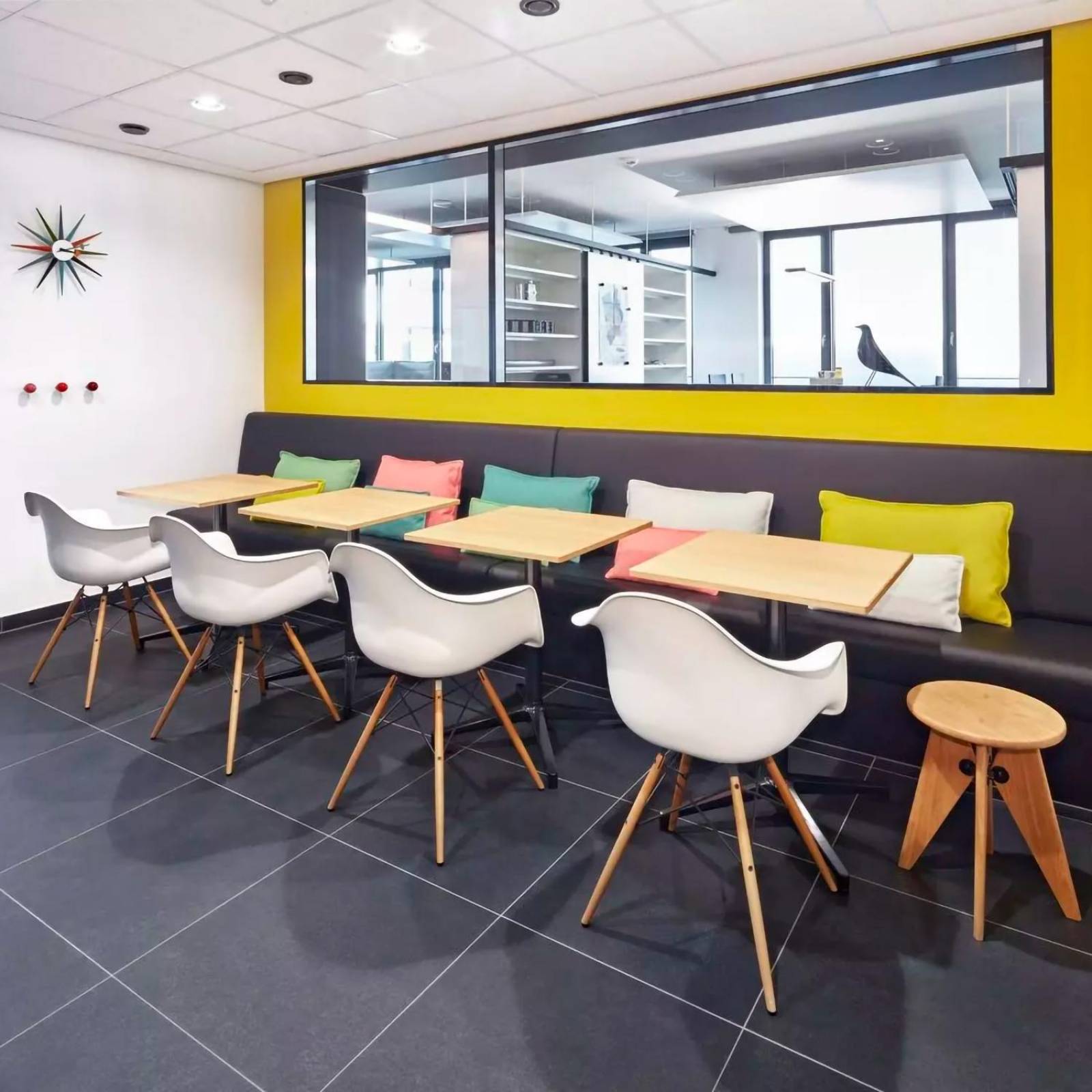 Silla Tipo Eames Con Brazos Comedor Moderno Retro Resistente Blanco