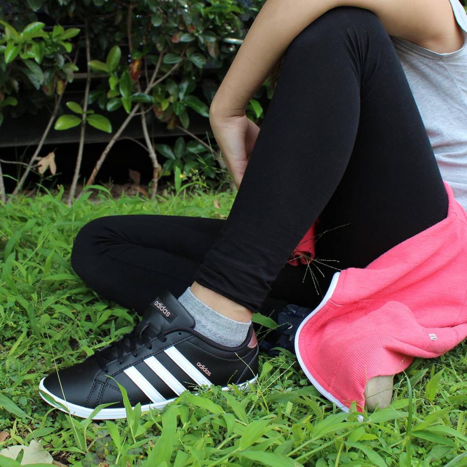 Tenis Adidas Coneo QT - DB0126 - Negro - Mujer 