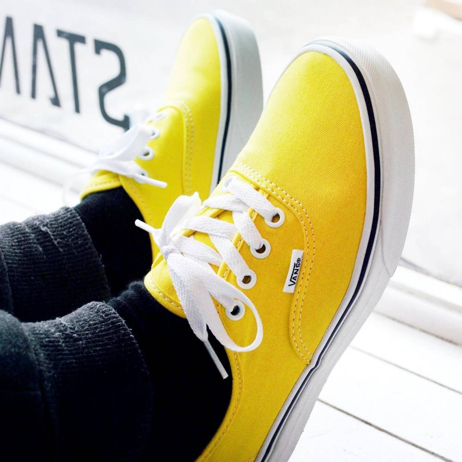 Tenis Vans Authentic - 2Z5IFSX - Amarillo - Mujer 