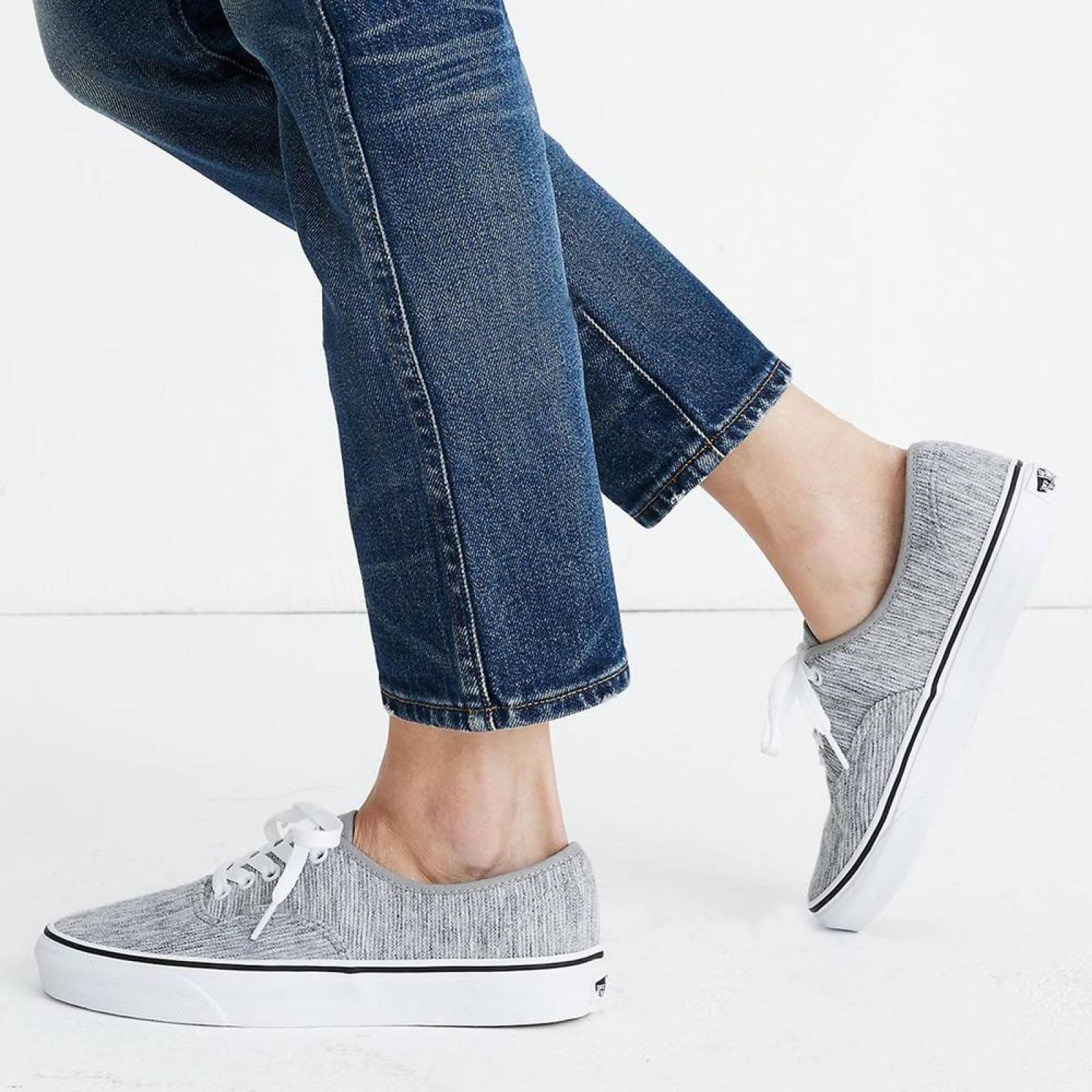 Tenis Vans Authentic - 2Z5IV7B - Gris Claro - Mujer
