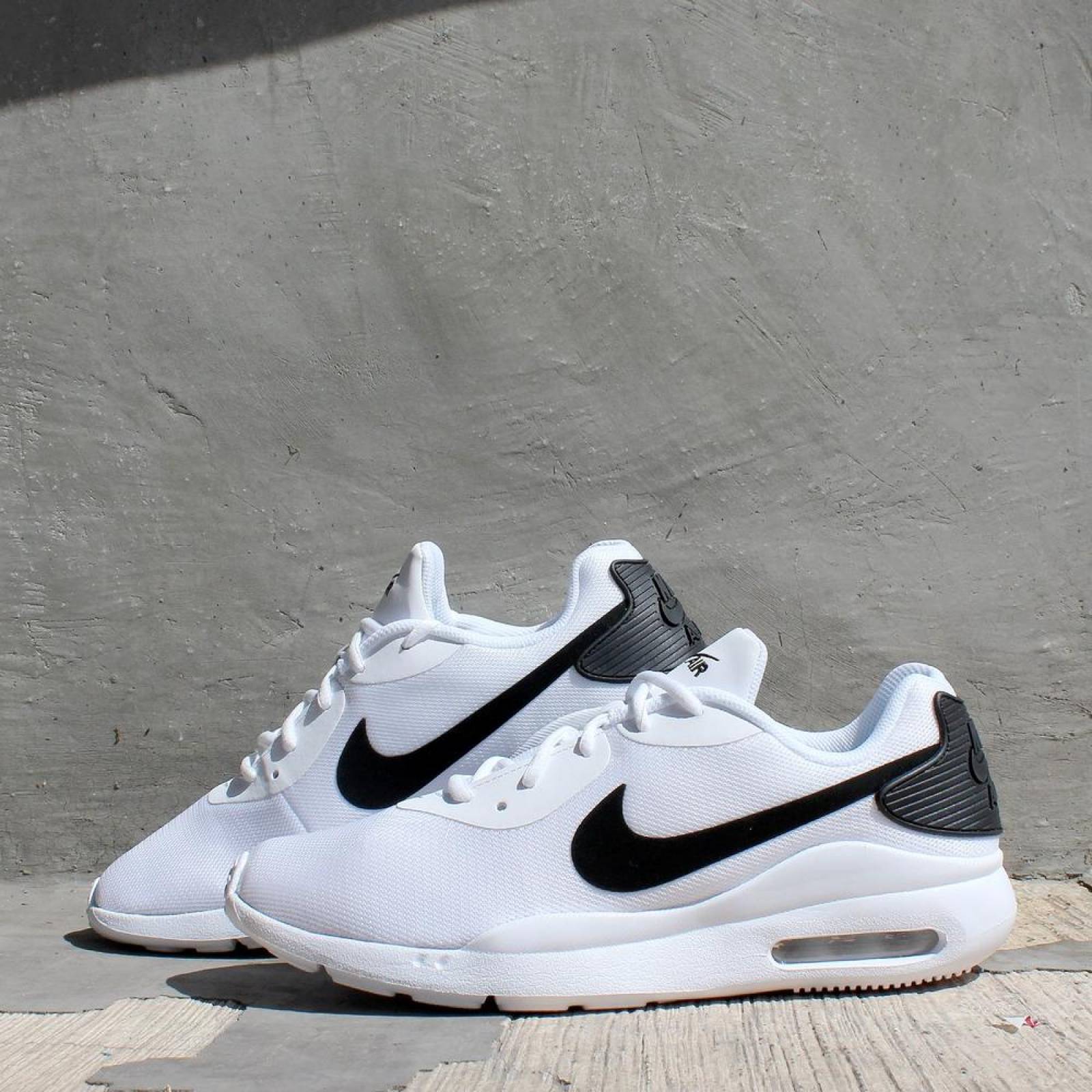 Tenis Nike Air Max Oketo - AQ2235100 - Blanco - Hombre 