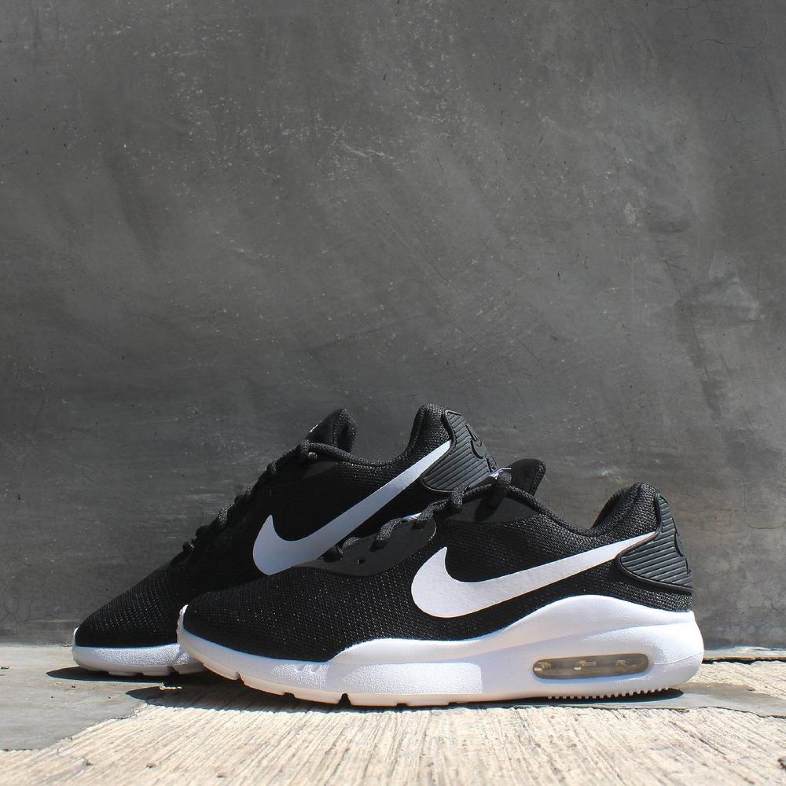 Tenis Nike Air Max Oketo - AQ2231002 - Negro - Mujer 