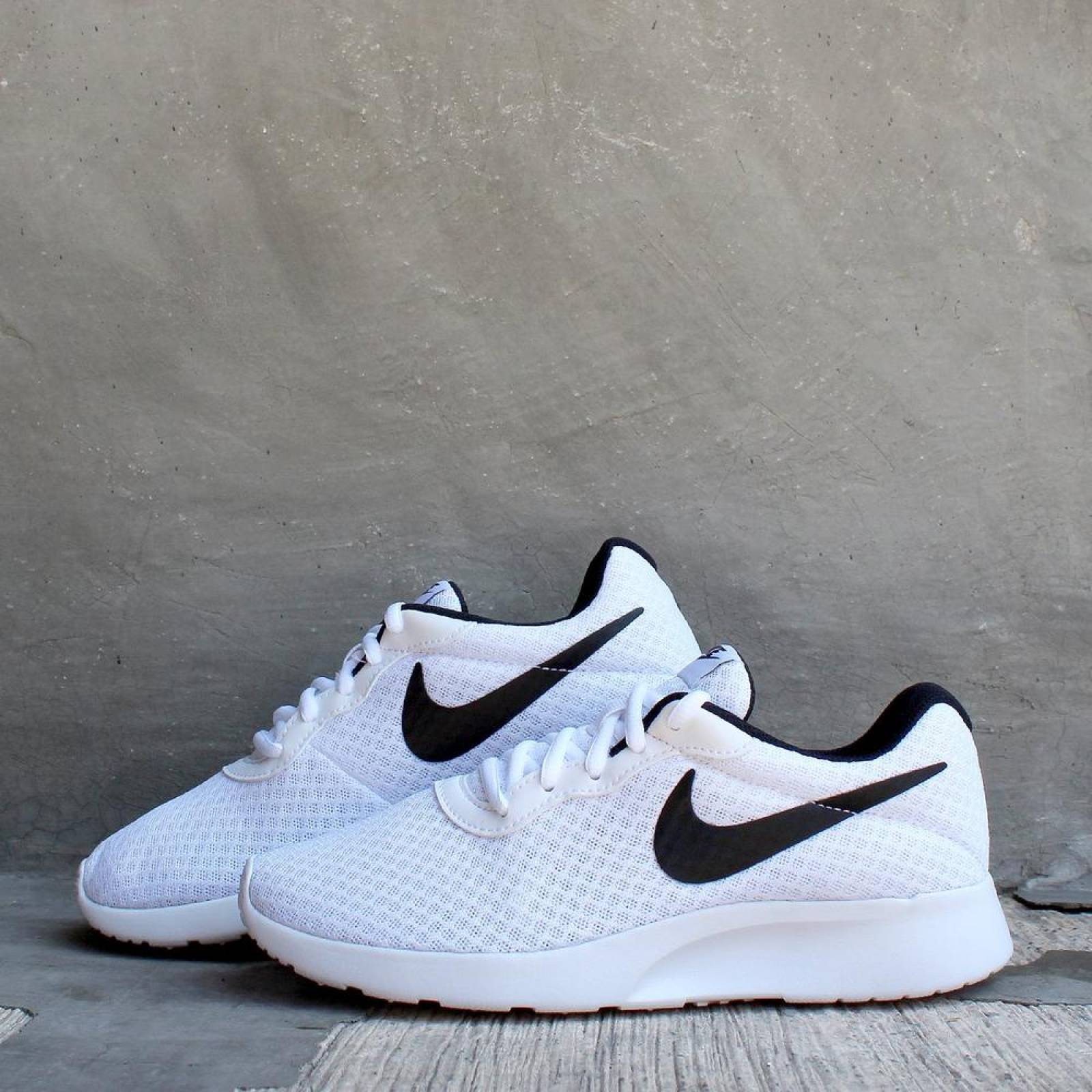 Tenis Nike Tanjun - 812655100 - Blanco - Mujer 