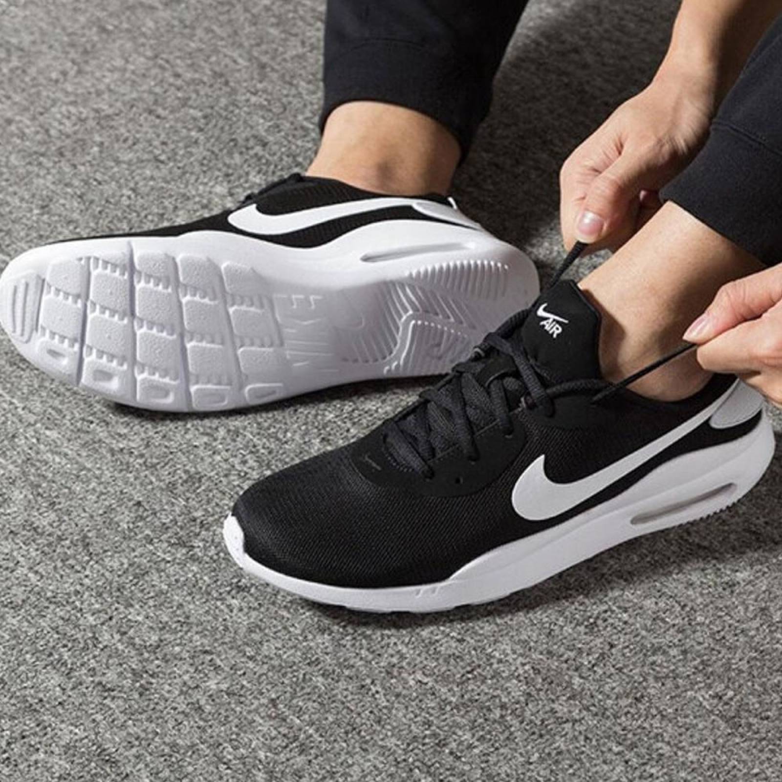 Tenis Nike Air Max Oketo - AQ2235002 - Negro - Hombre 