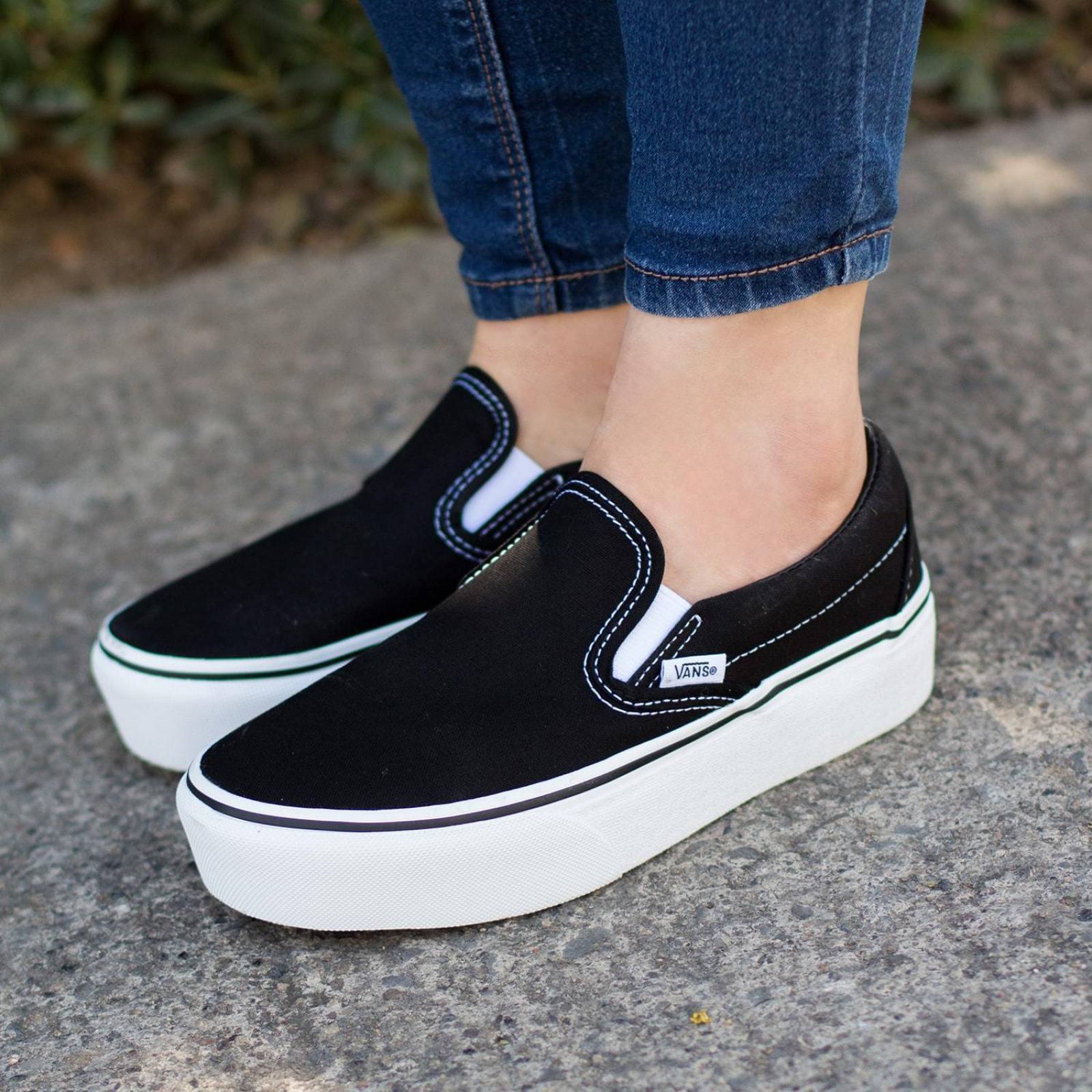 Tenis Vans Classic Slip On Platform - 018EBLK - Negro - Mujer