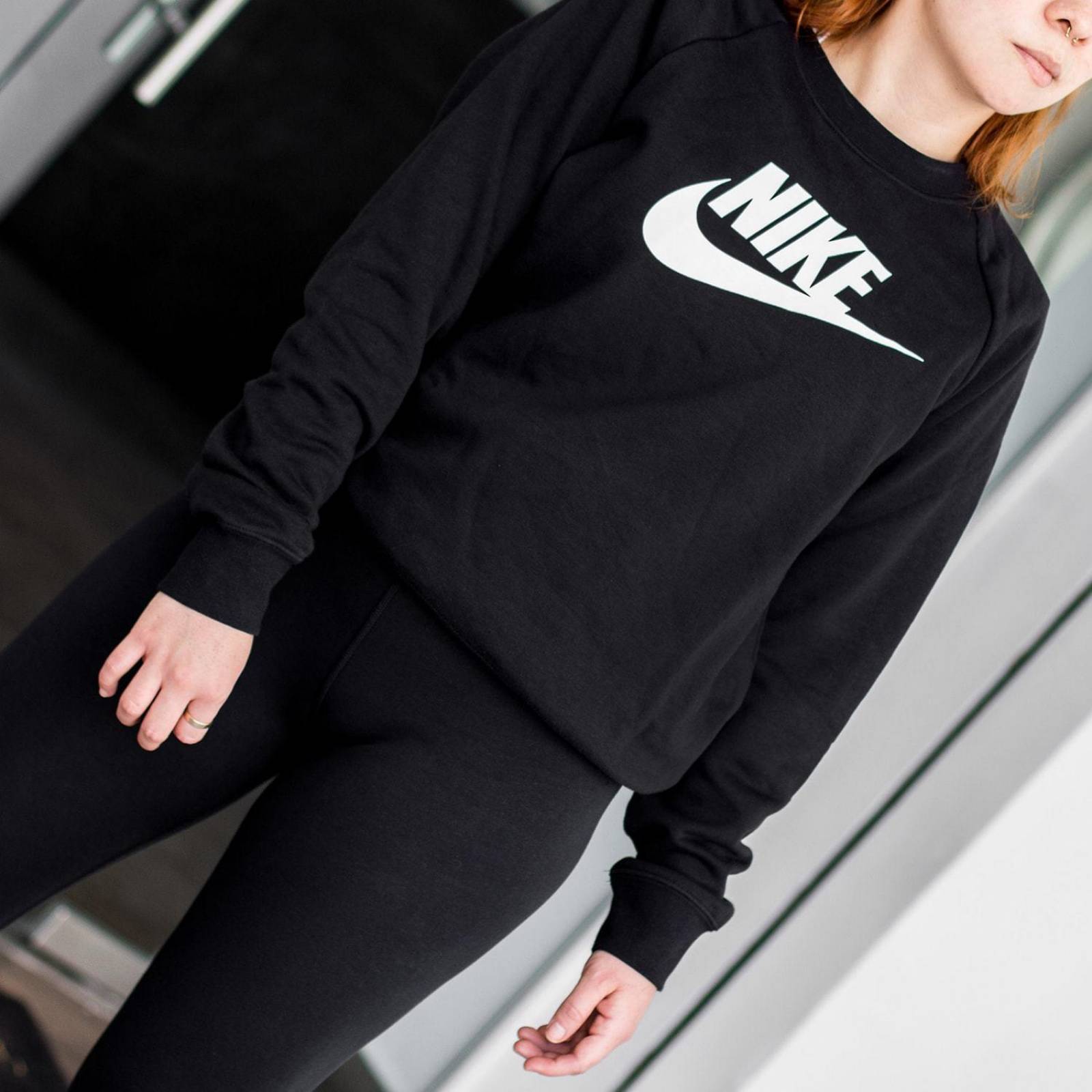 Sudadera Nike Essential Crew Fleece - BV4112010 - Negro - Mujer 