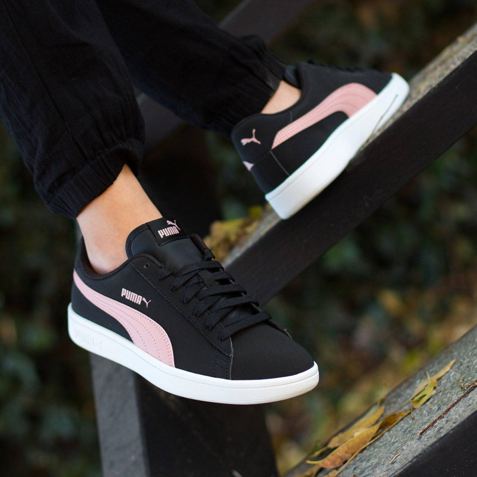 Tenis Puma Smash V2 Buck - 36516018 - Negro - Mujer 