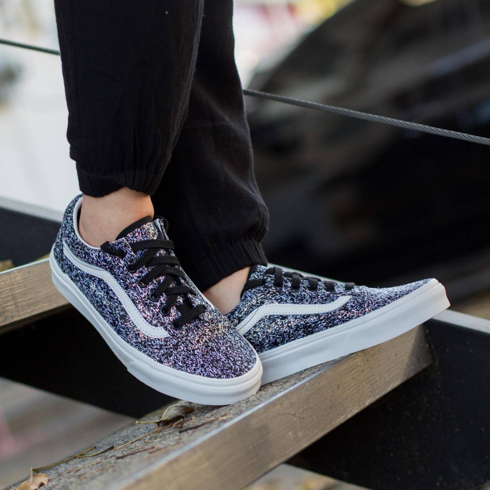 Tenis Vans Old Skool - 5KRF8N9 - Negro - Mujer 