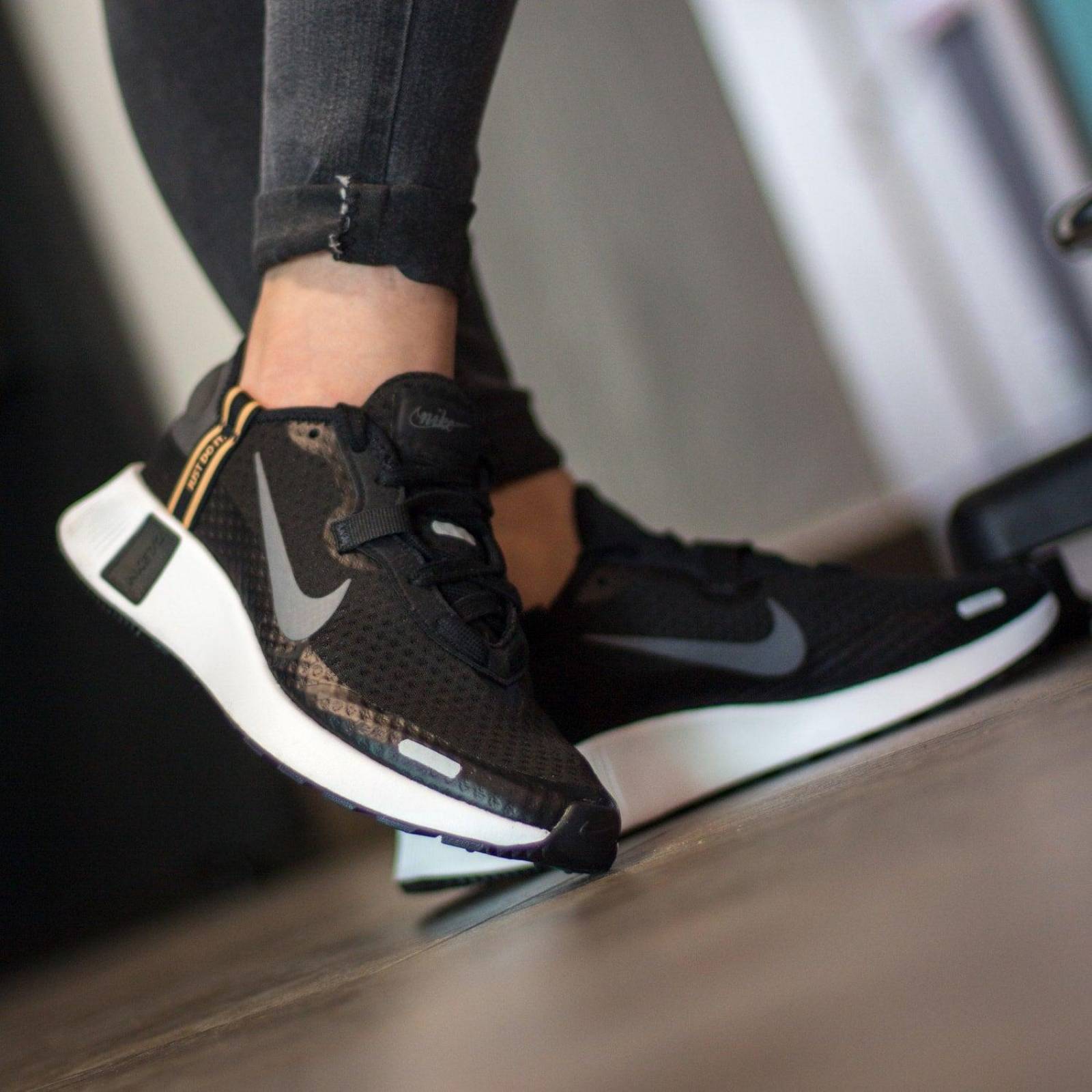 Tenis Nike Reposto - CZ5630002 - Negro - Mujer