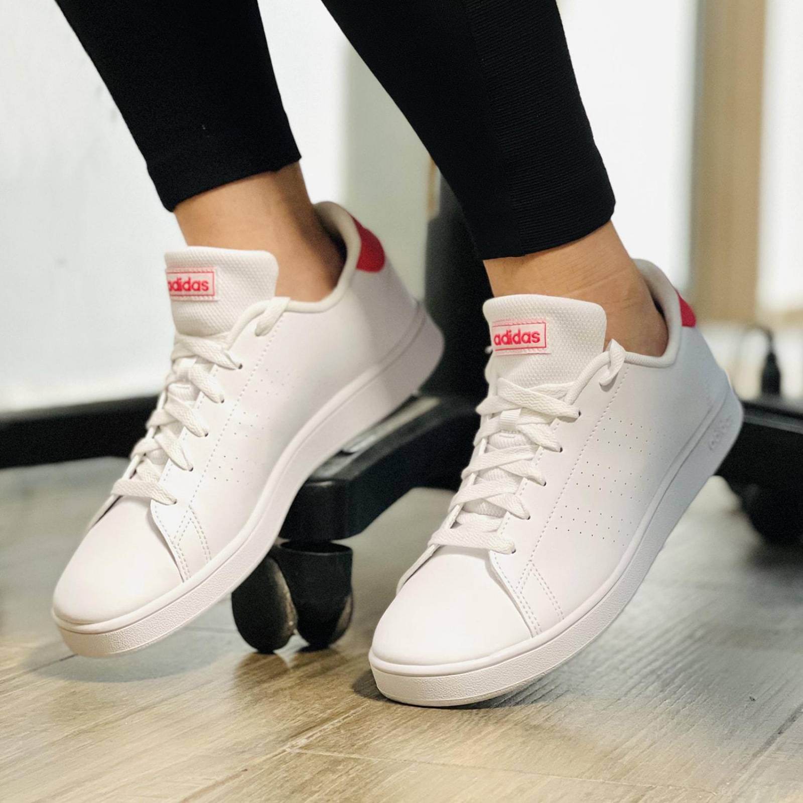 Tenis Adidas Advantage K - GY6996 - Blanco - Joven 