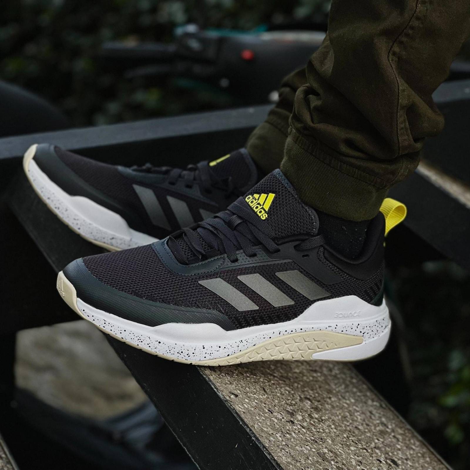 Tenis Adidas Trainer V - GW4055 - Negro - Hombre 