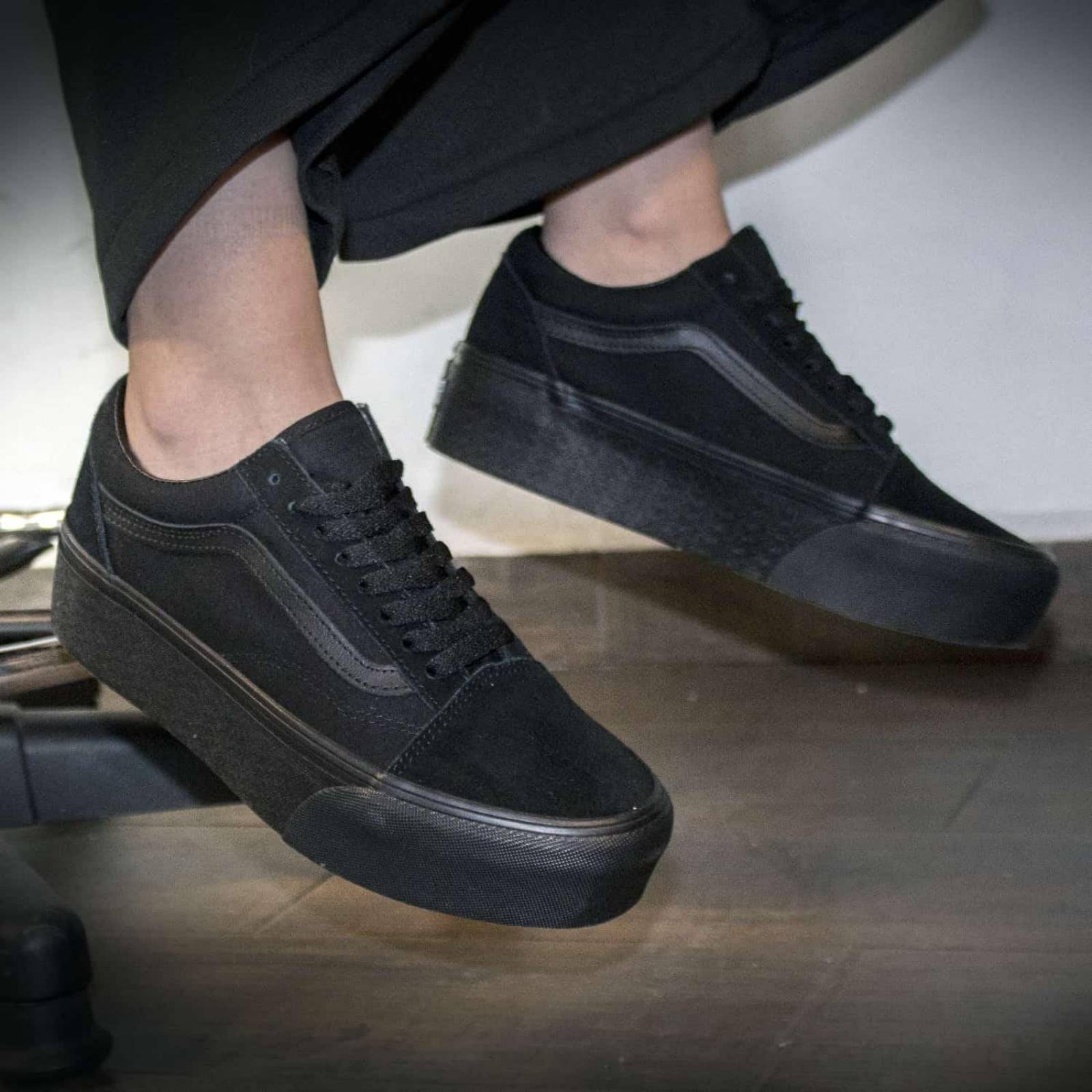 Tenis Vans Old Skool Stackform - 7Q5MBKA - Negro - Mujer 