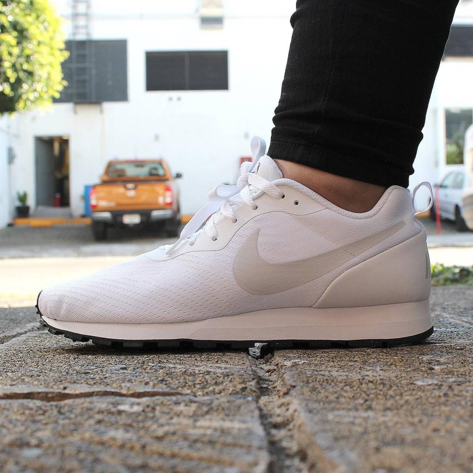 Tenis Nike MD Runner 2 ENG Mesh - 916774101 - Blanco - Hombre 