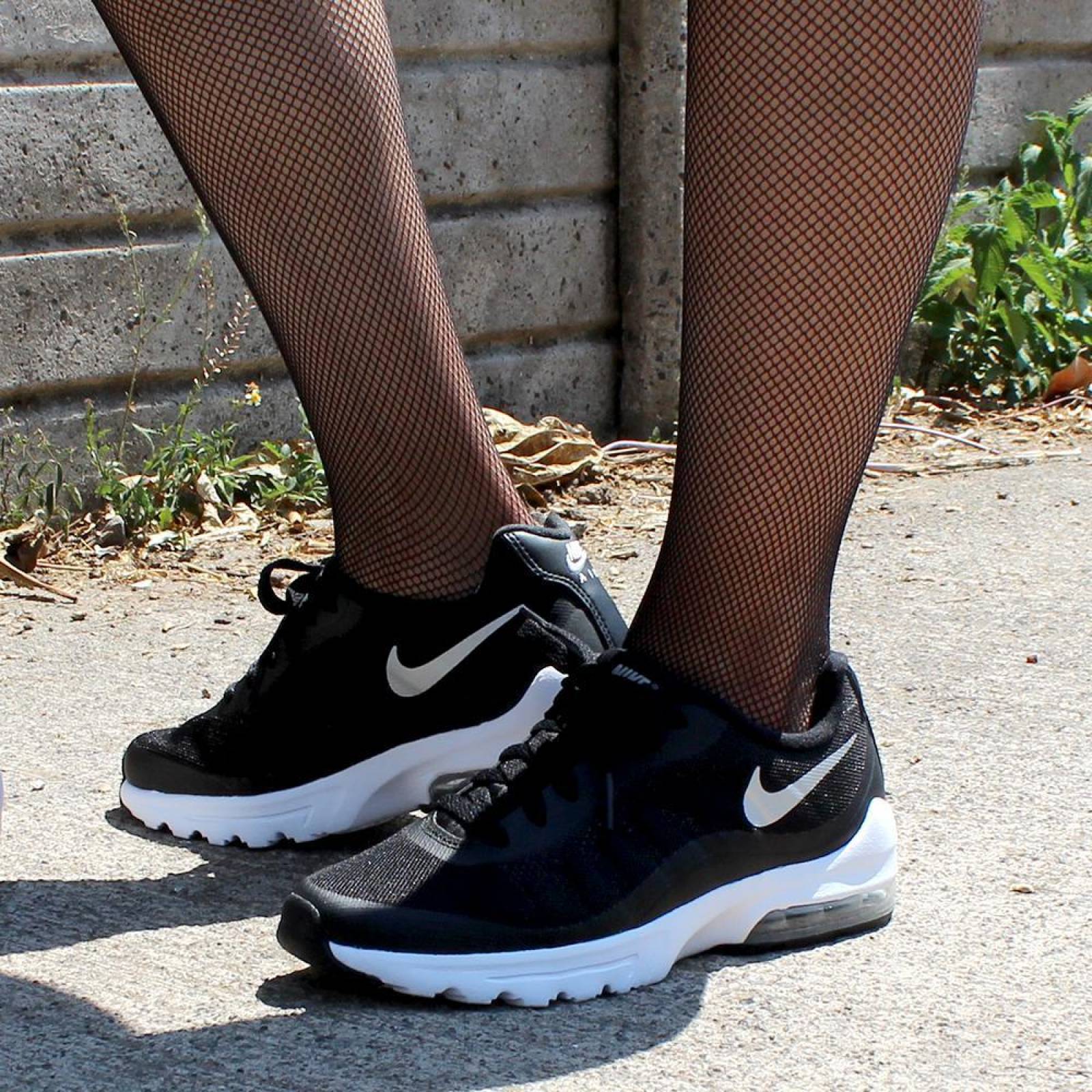 Tenis Nike Air Invigor - - Negro - Mujer