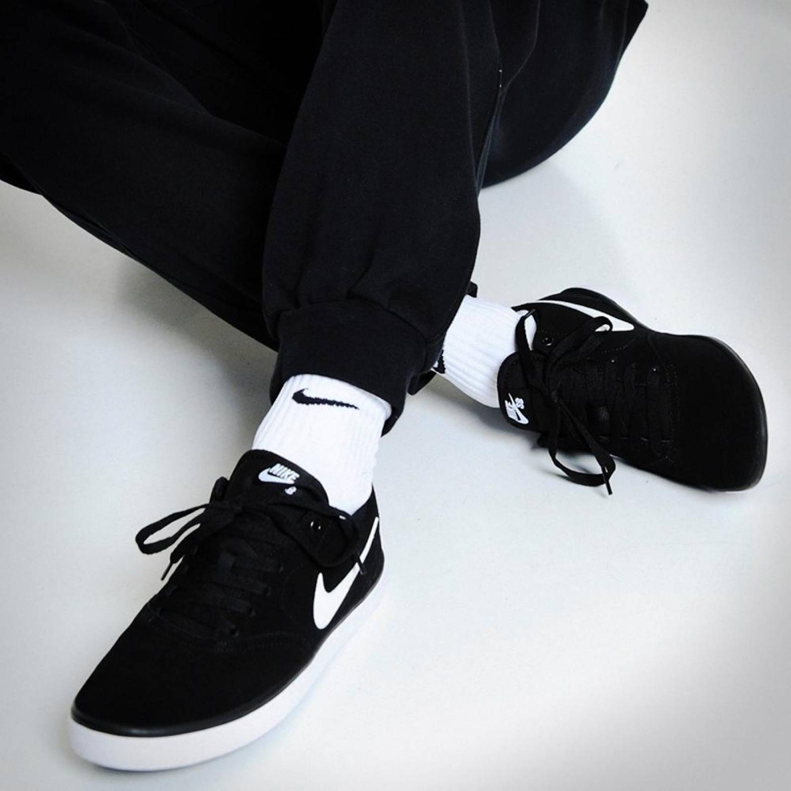 Tenis Nike SB Check Solar - 843895001 - Negro - Hombre