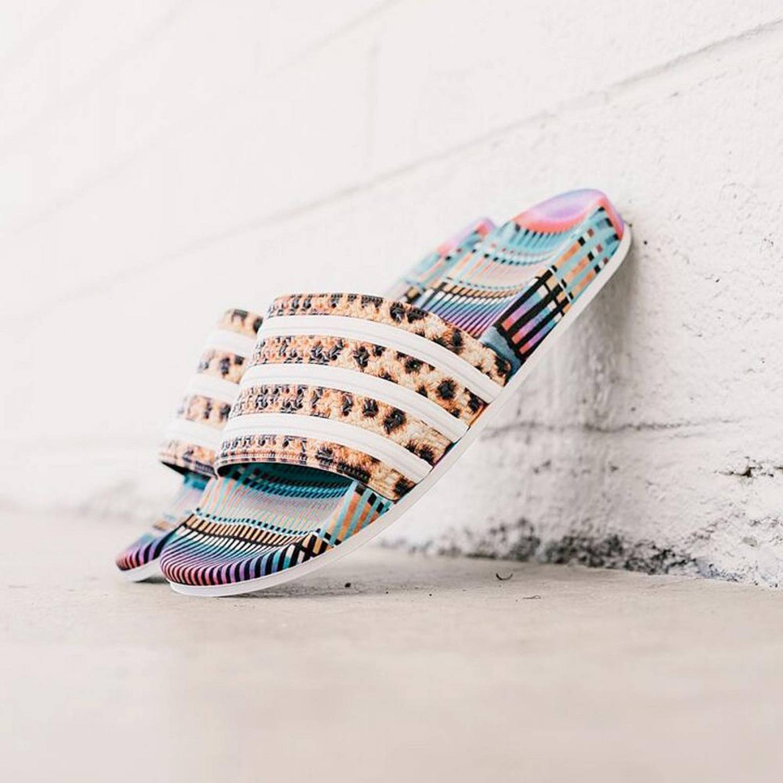 Sandalias Adidas Adilette W - CM8223 - Multicolor - Mujer 