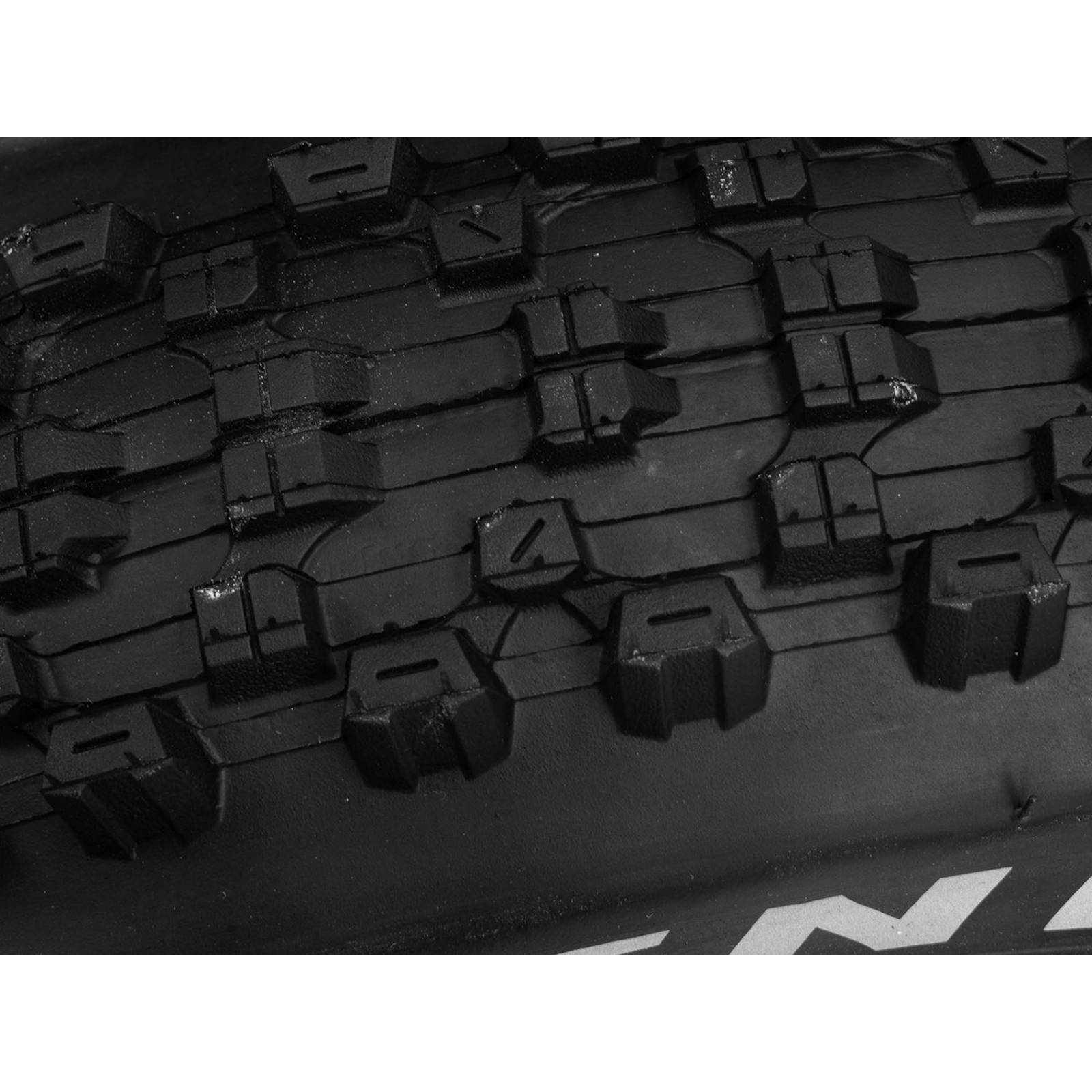 Llanta para bicicleta R26 x2.10 negra Nevegal K1010 Kenda 