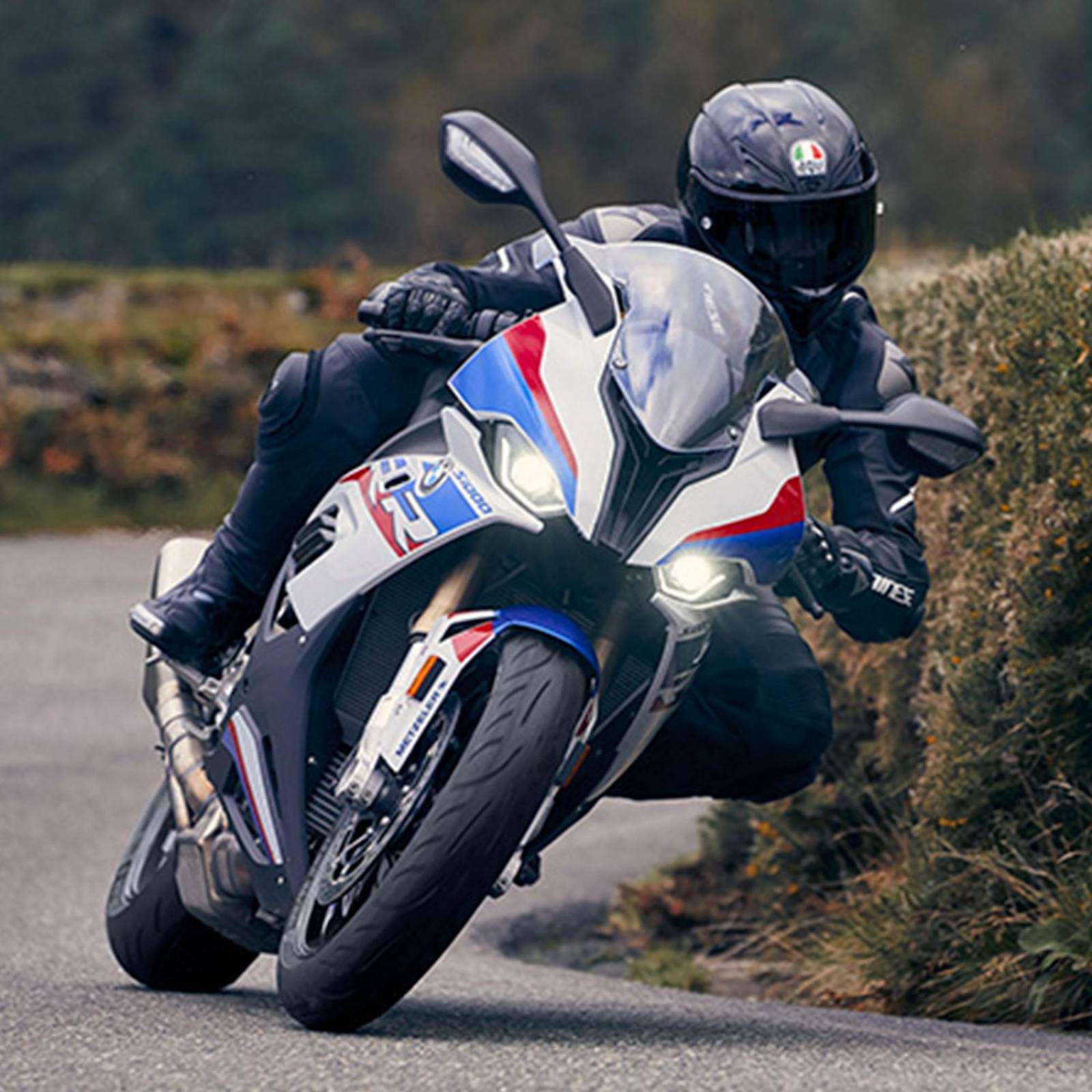 Llanta 110/70-R17 para moto tubeless 54H Sportec M9 Metzeler 