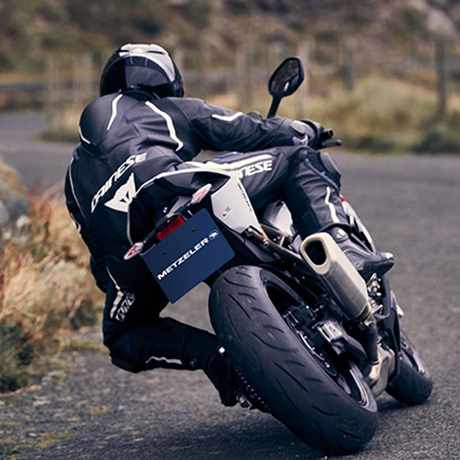 Llanta 140/70-R17 para moto tubeless 66H Sportec M9 Metzeler 