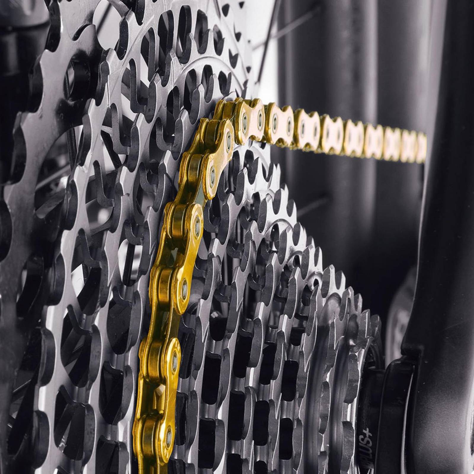 Cadena bicicleta 12 pasos 1/2x11/28 126L dorada TIBK KMC 