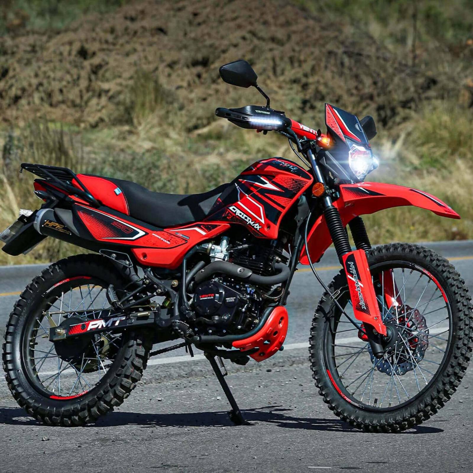 Motocicleta Crossmax 150 CC Vento Color Rojo con negro