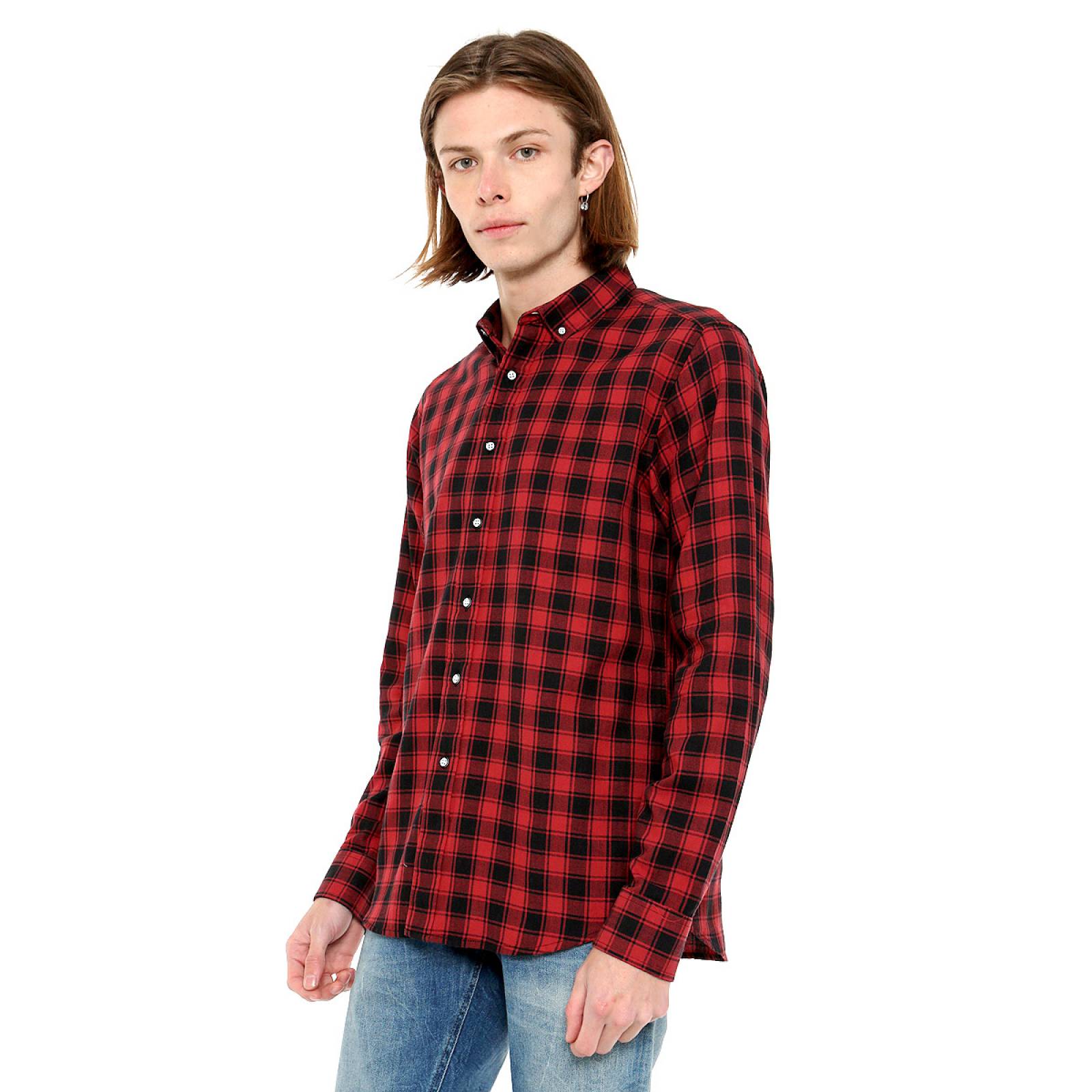 camisa roja de cuadros