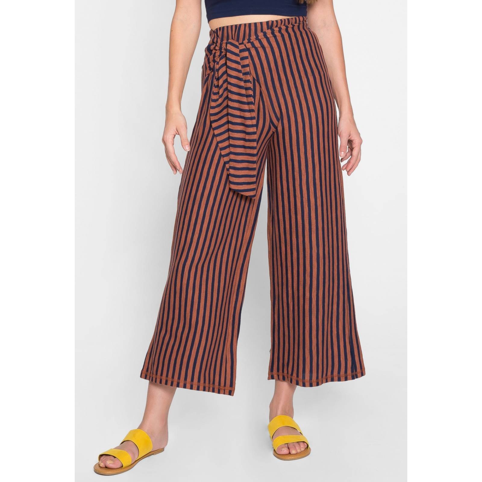 Pantalones rayados en naranja