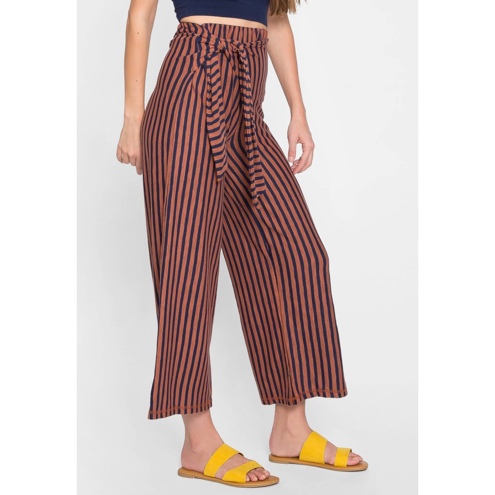 Pantalones rayados en naranja