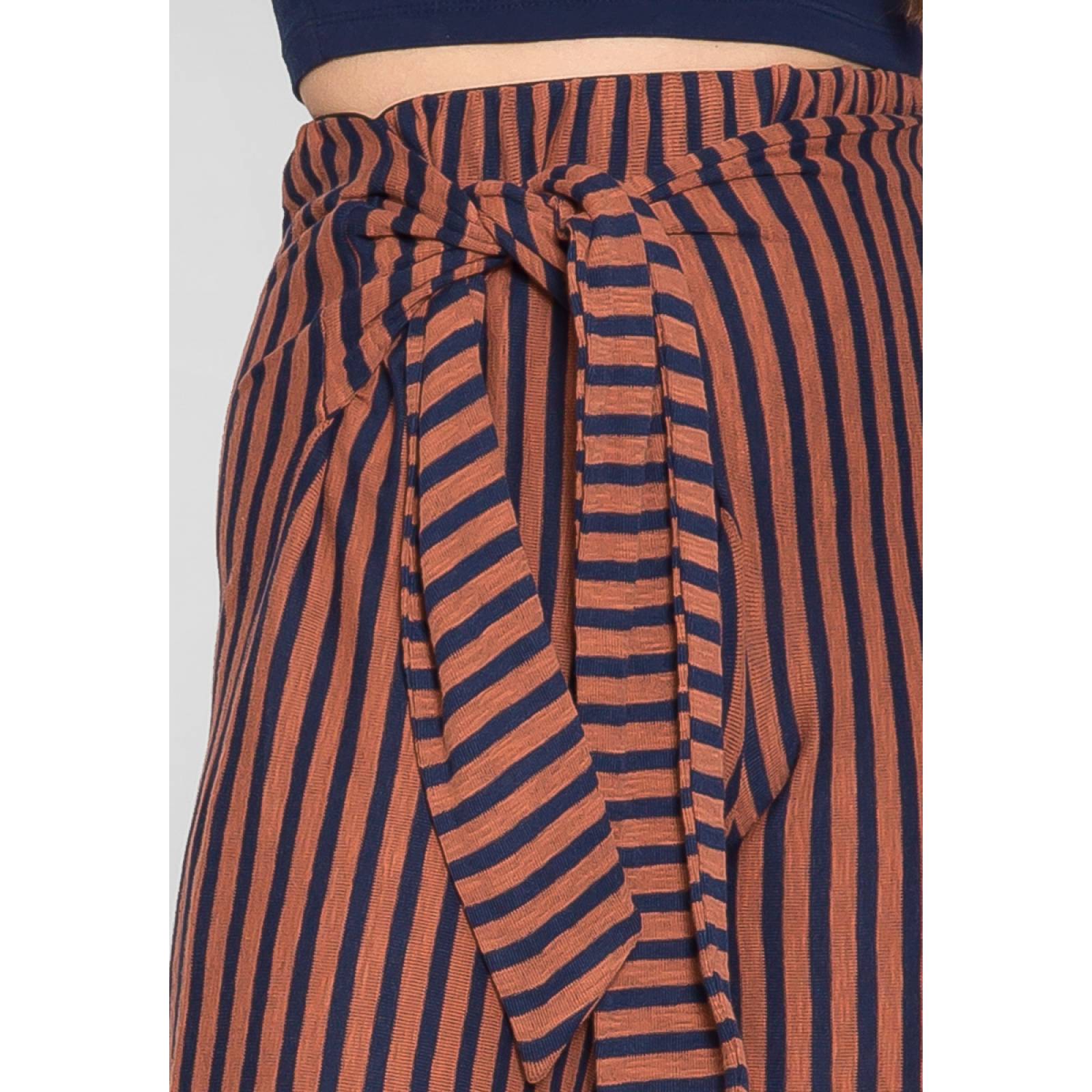 Pantalones rayados en naranja