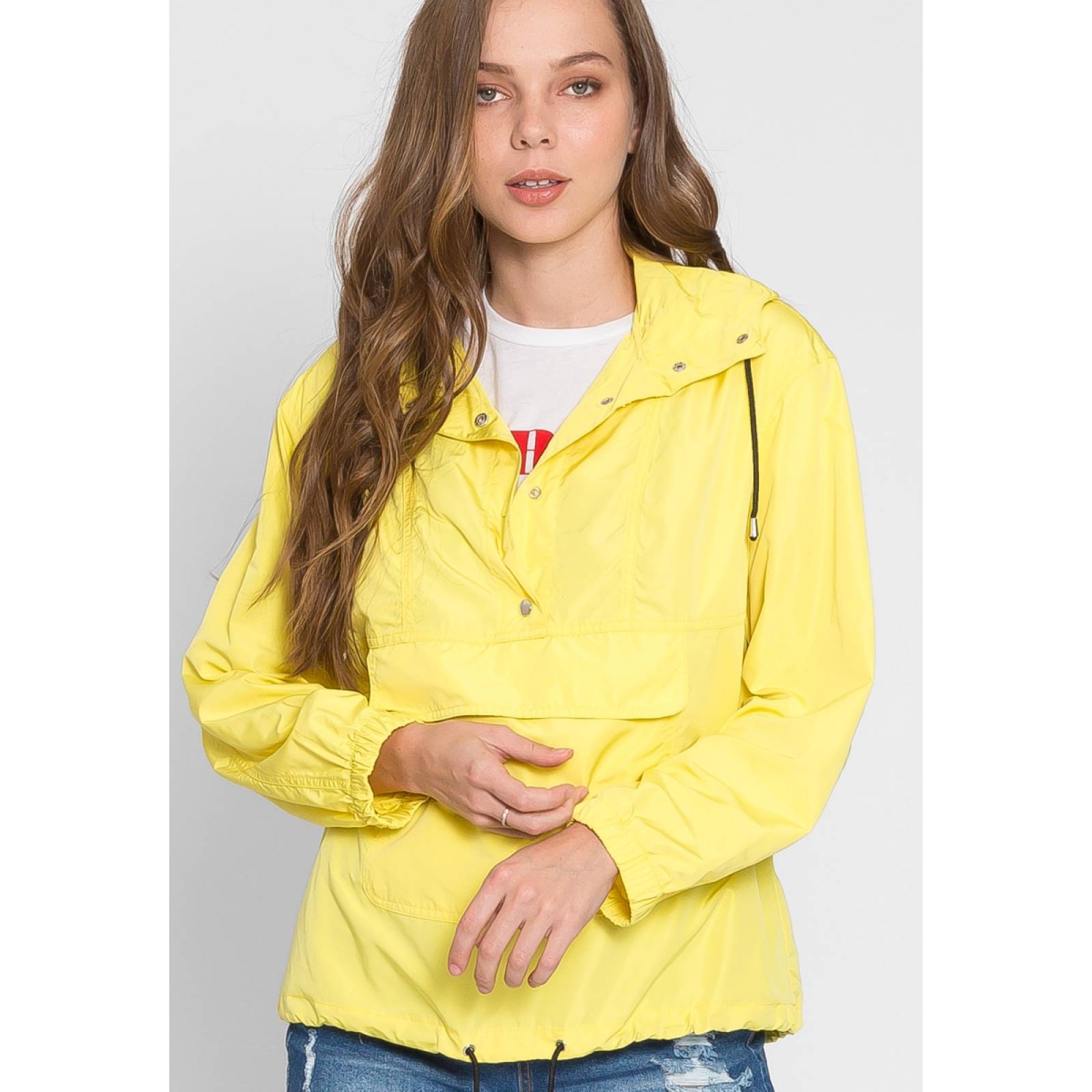 Rompevientos amarillo con gorro