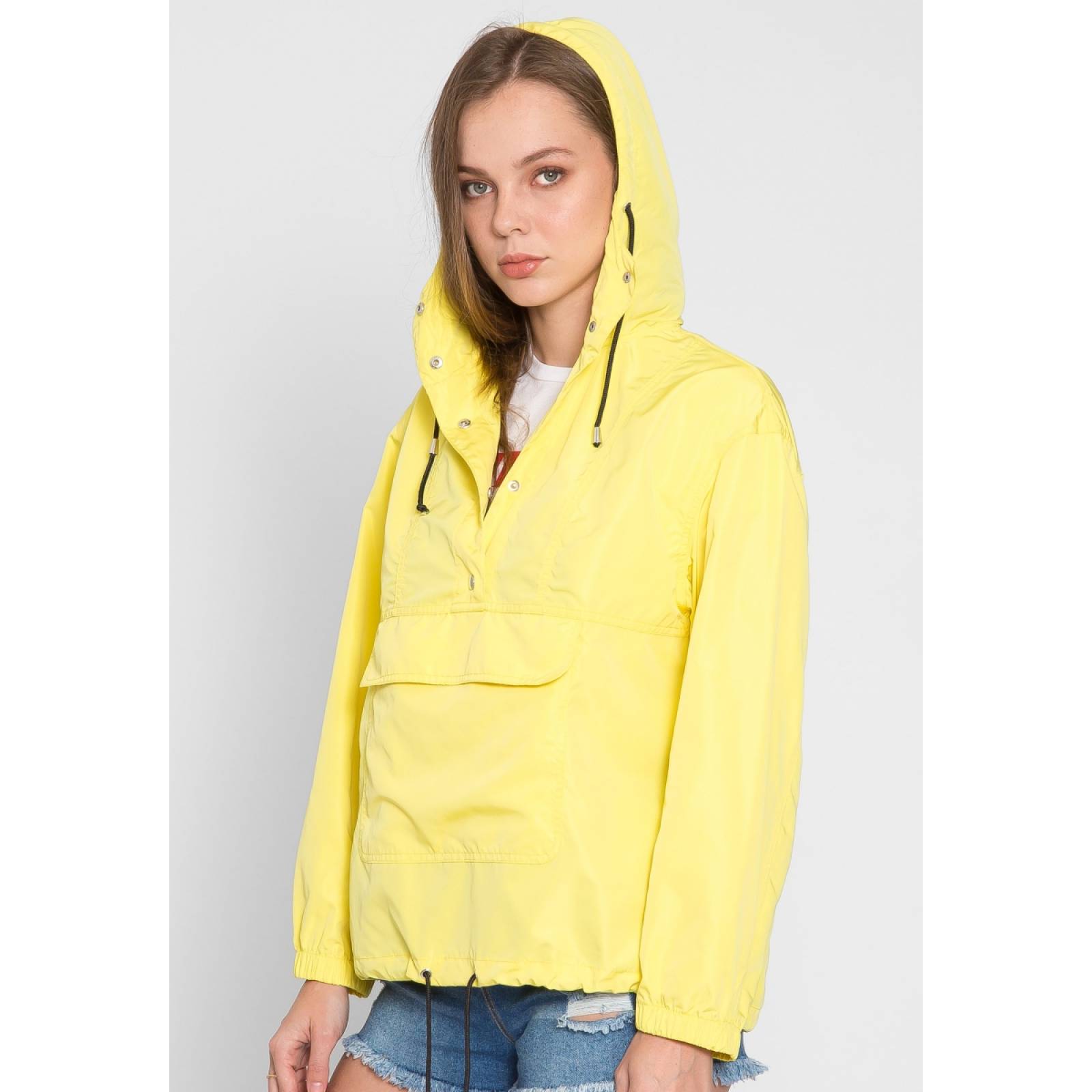 Rompevientos amarillo con gorro