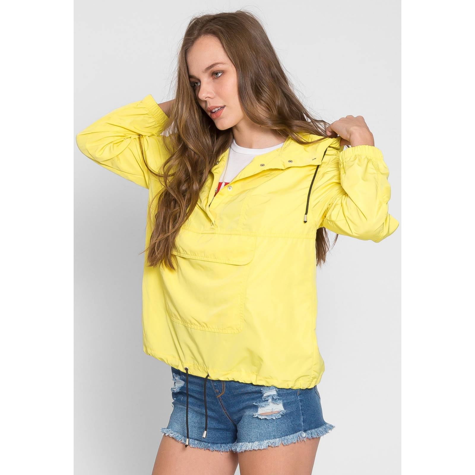 Rompevientos amarillo con gorro