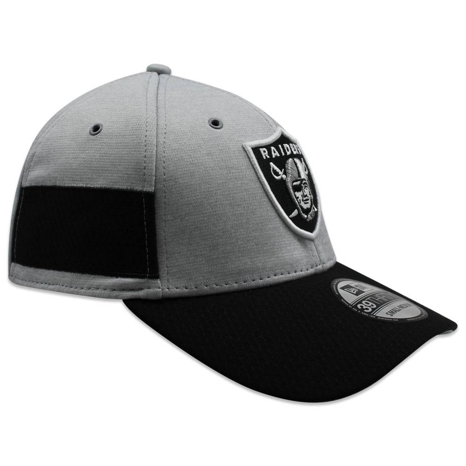 Gorra New Era 39 Thirty On Field 2018 Raiders Sideline Defended Gris 