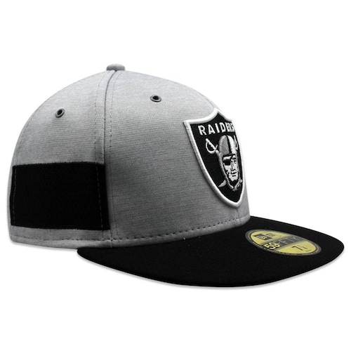 Gorra New Era 59 Fifty On Field 2018 Raiders Sideline Defended Gris 