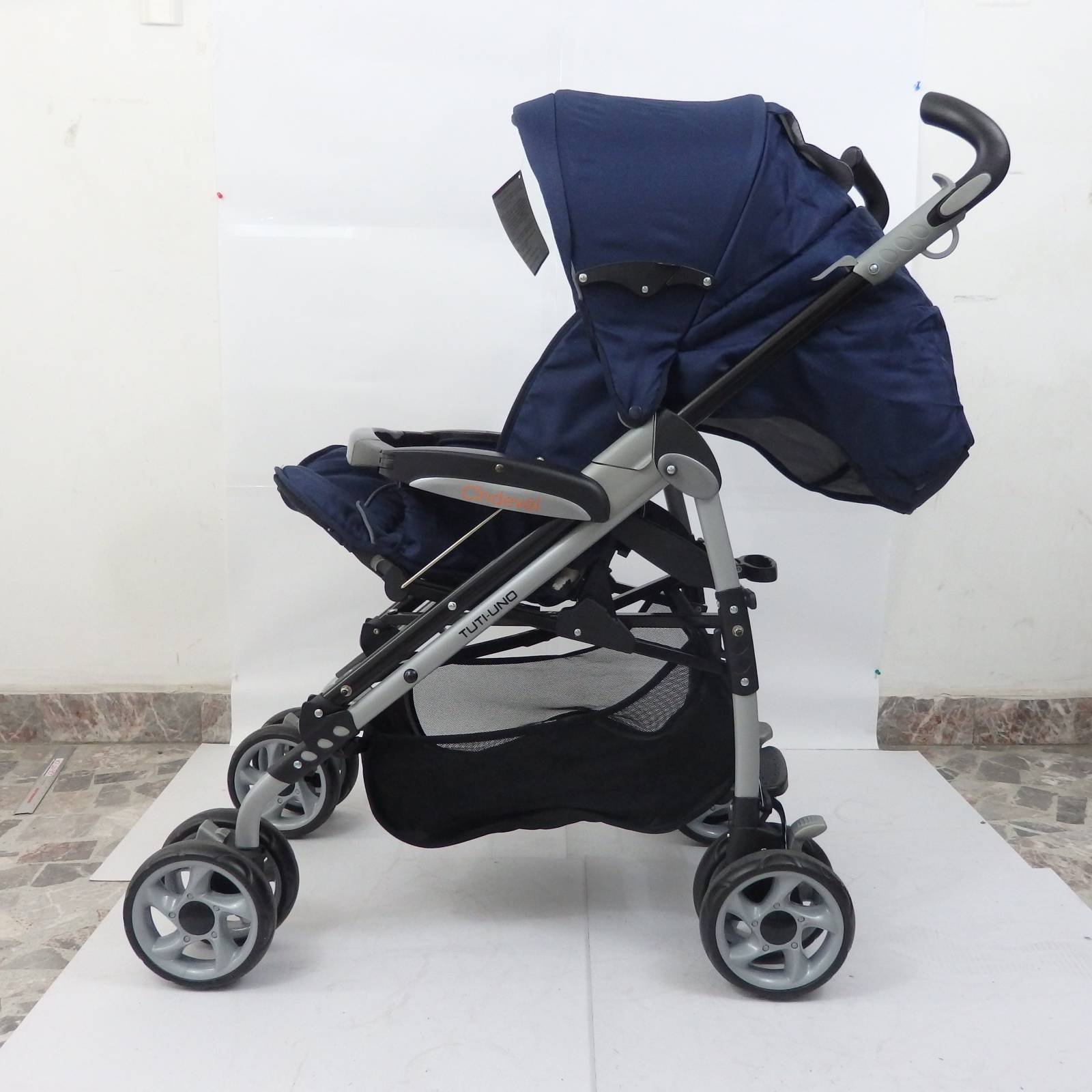 Carreola reclinable +   Bolso Pañalera Moderna + Silla Auto