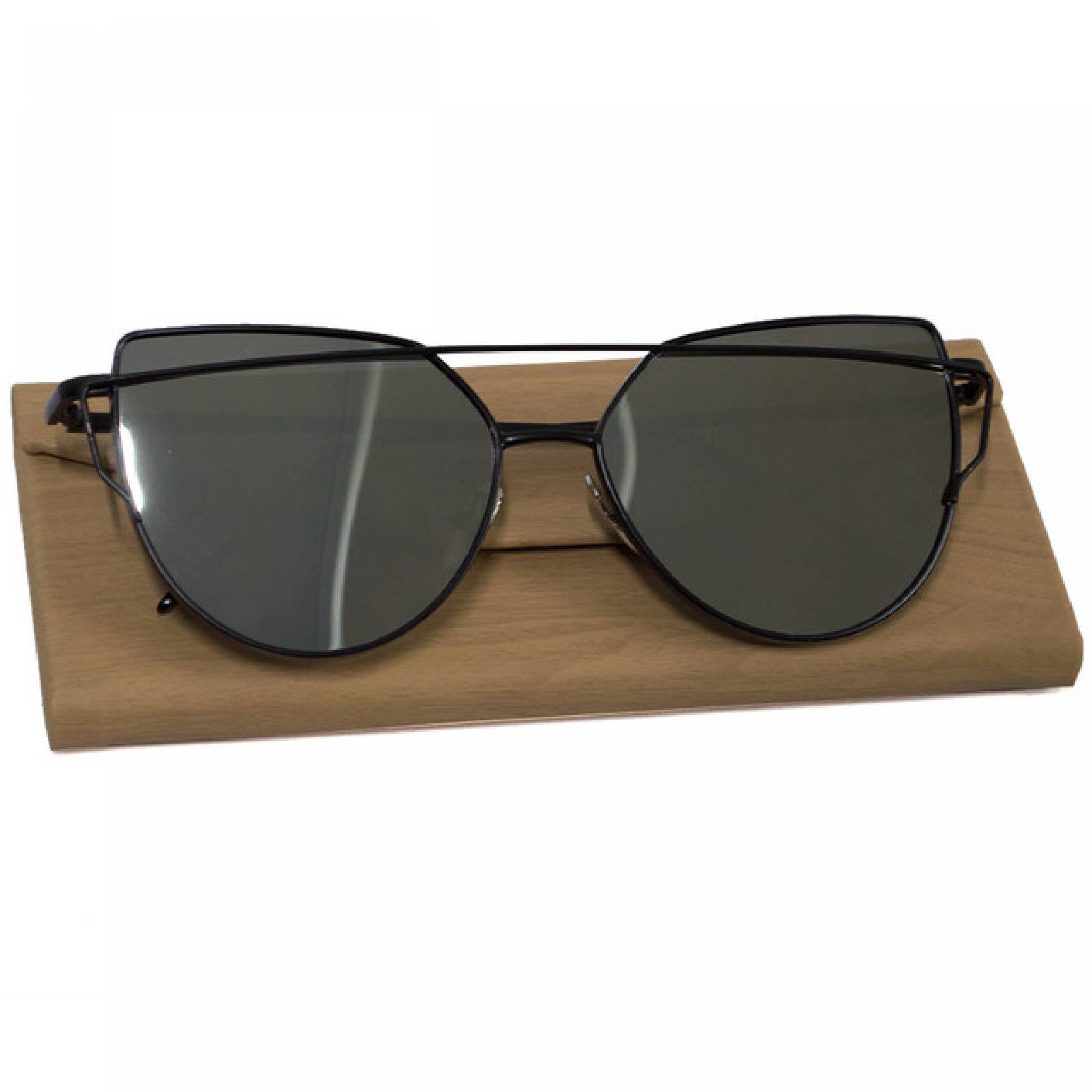 Gafas de sol tipo ojo de gato con funda gris con marco negro