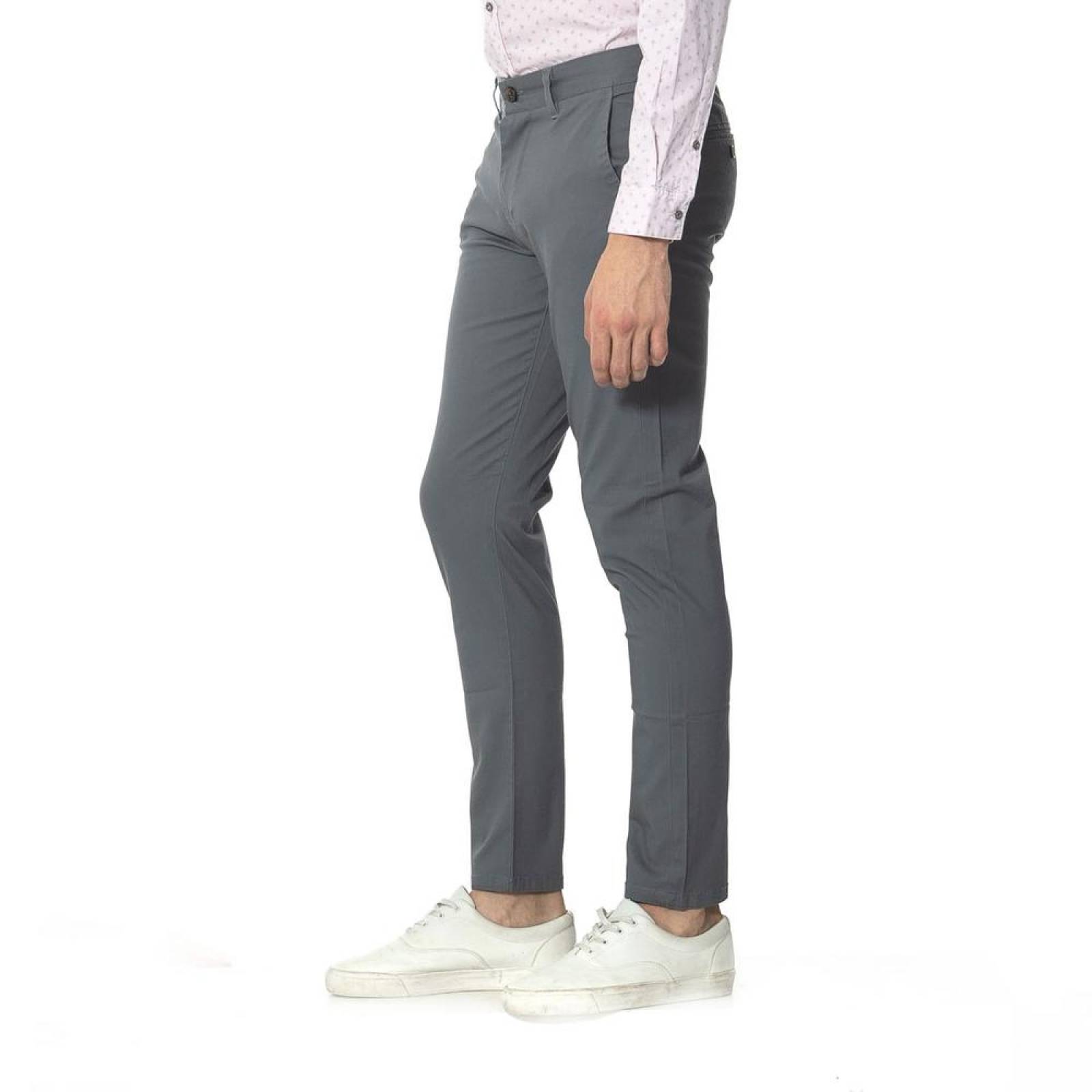 pantalón entubado hombre