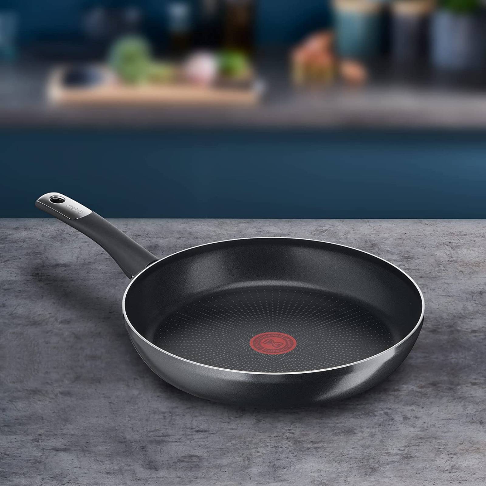 Sarten de 30 cm hard titanium plus t-fal