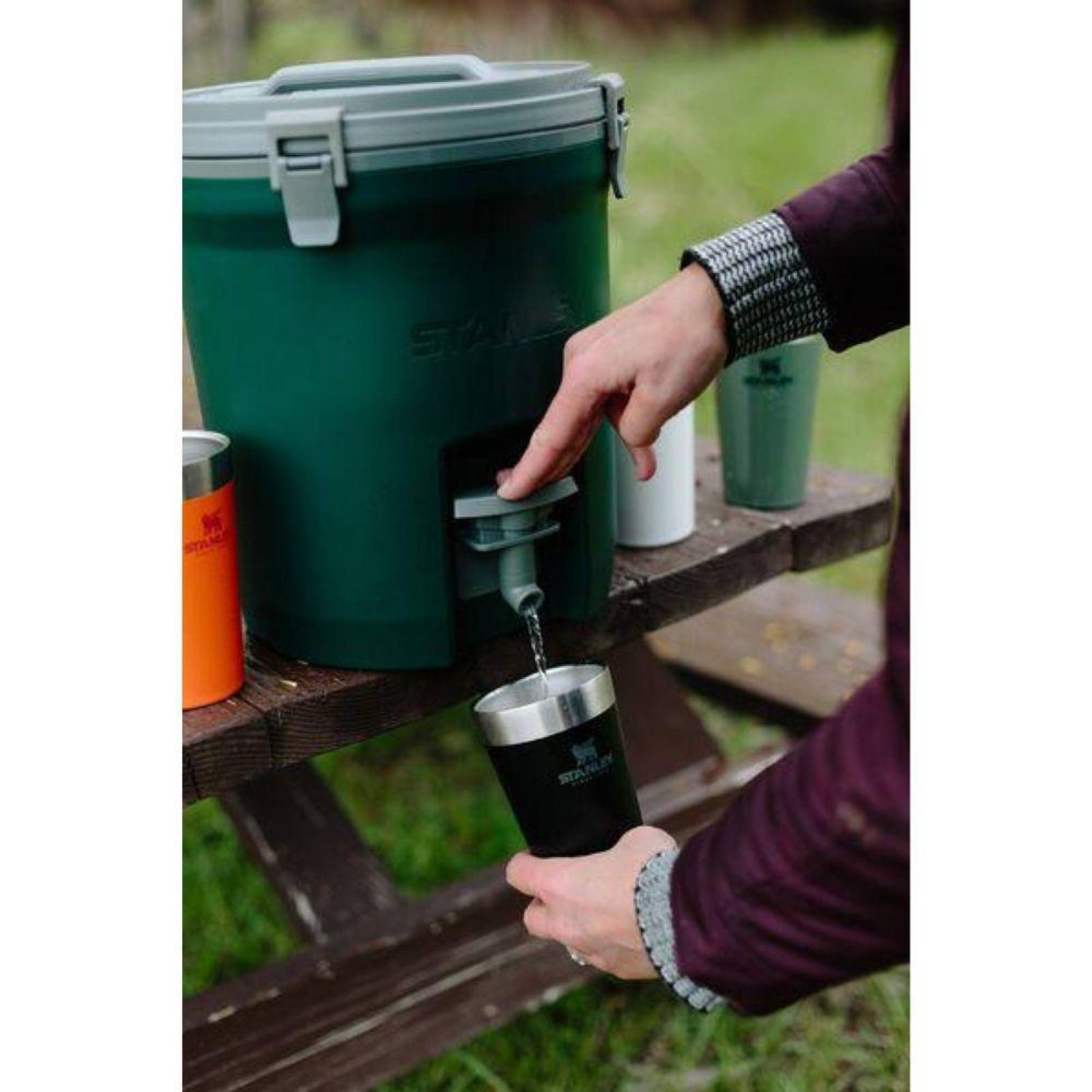 Stanley Jarra Térmica para Agua Adventure 2 Galones (7.5l) Verde 7.5 litros