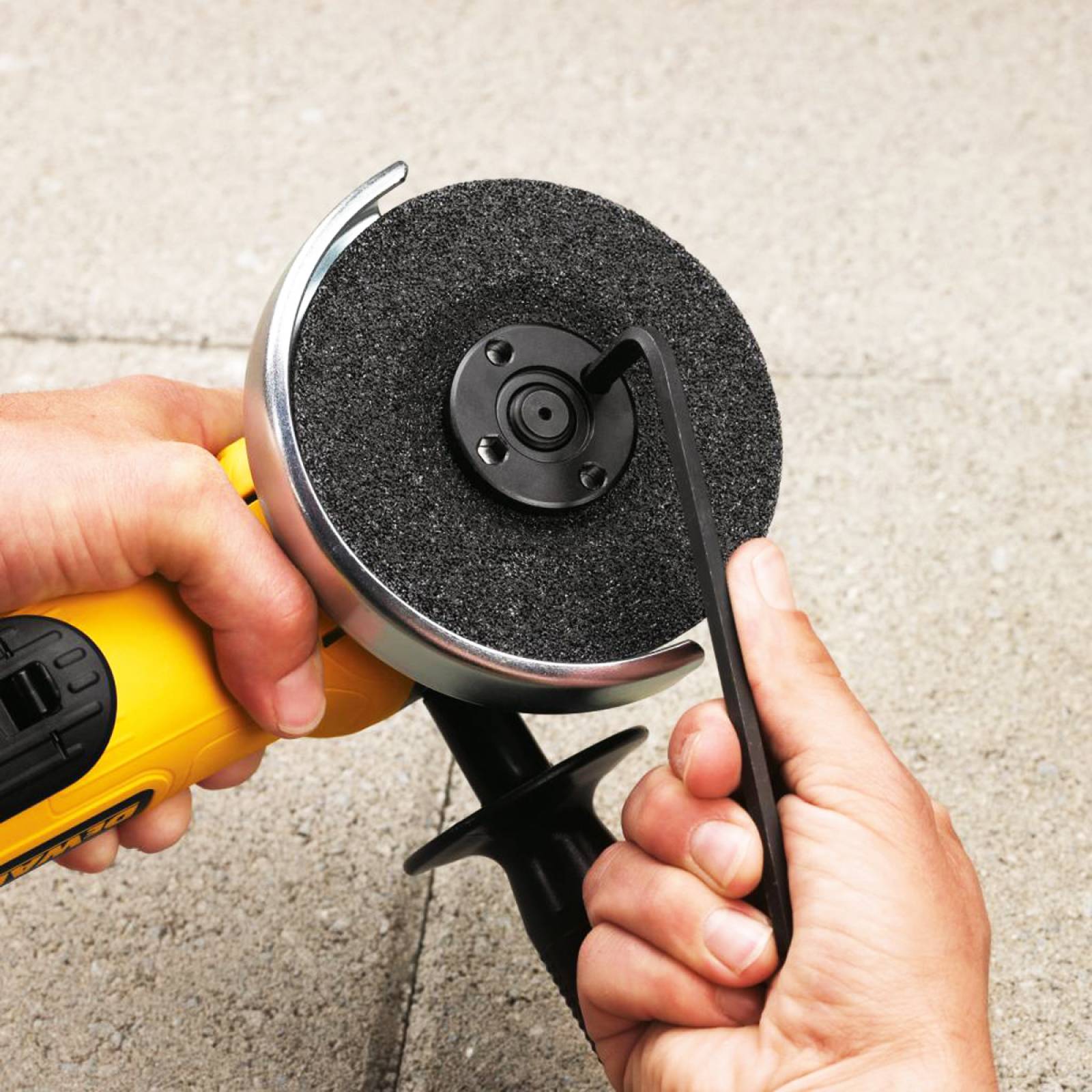 Mini Esmeriladora 4 1 2 900W 11000Rpm 5 8 11 Dewalt Dwe4120