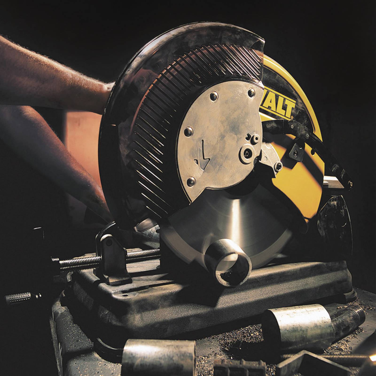 Cortadora Metales 14 2200W 1200Rpm Disco Carbur Dewalt Dw872