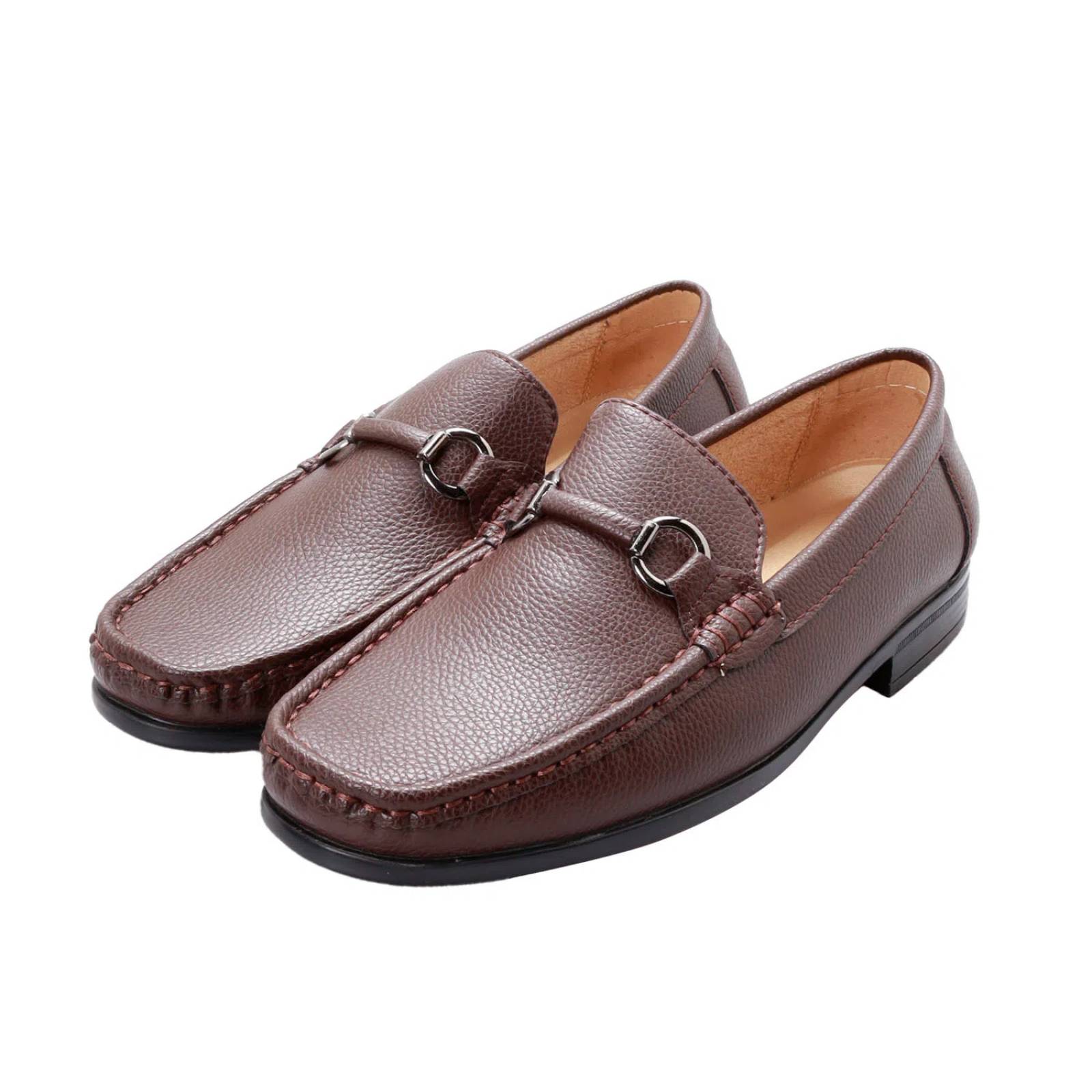 Mocasines café oscuro para hombre con detalles metálicos Dorothy Gaynor D14590064550