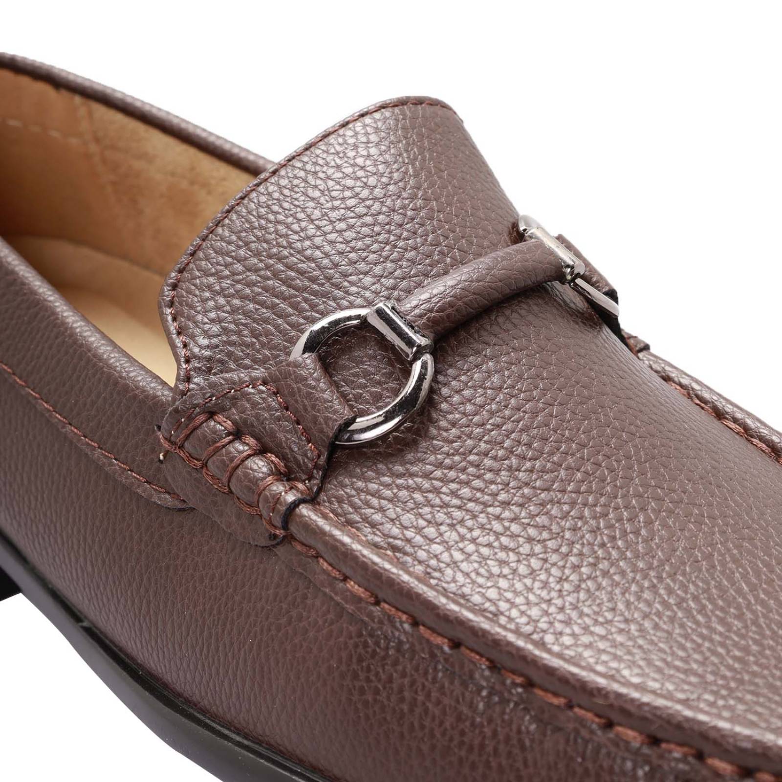 Mocasines café oscuro para hombre con detalles metálicos Dorothy Gaynor D14590064550