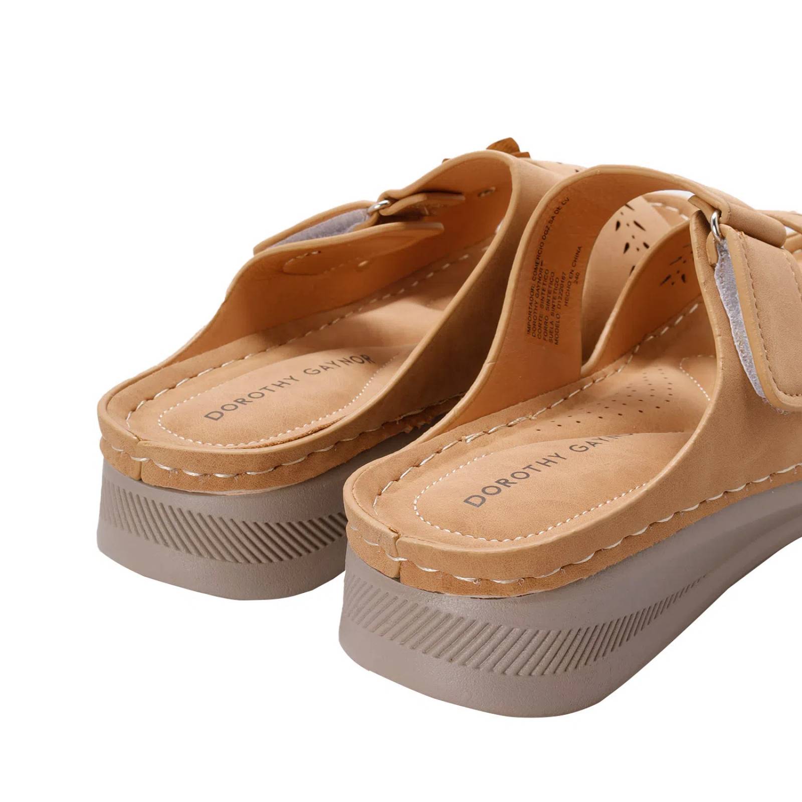Sandalias Danna color camel con detalle de flor y perforado