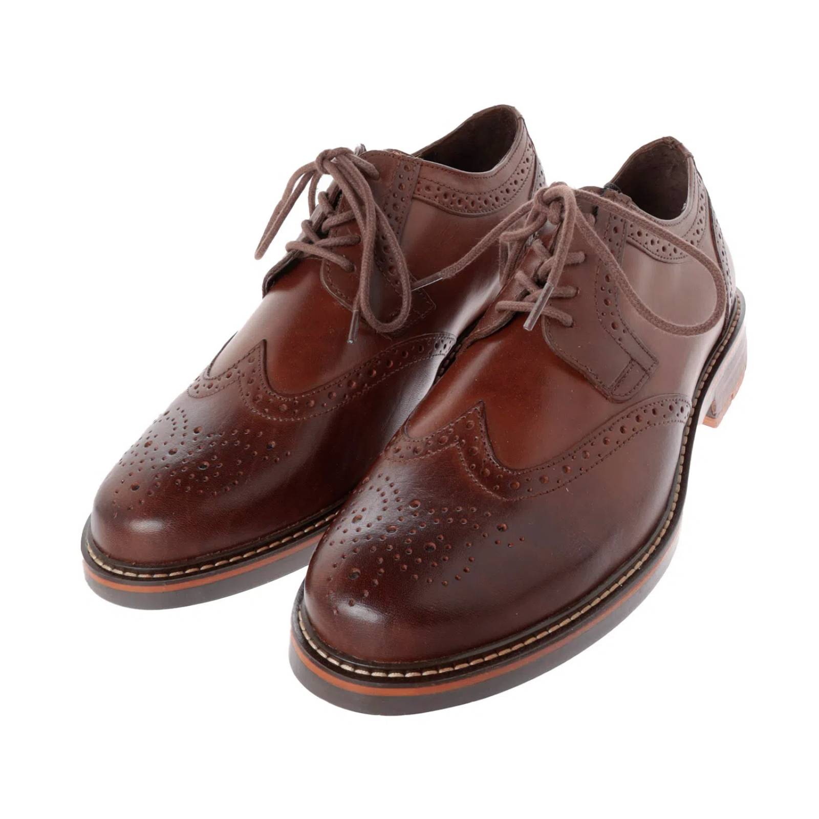 Zapatos Axel color cognac con costuras y detalle perforado D06300100554