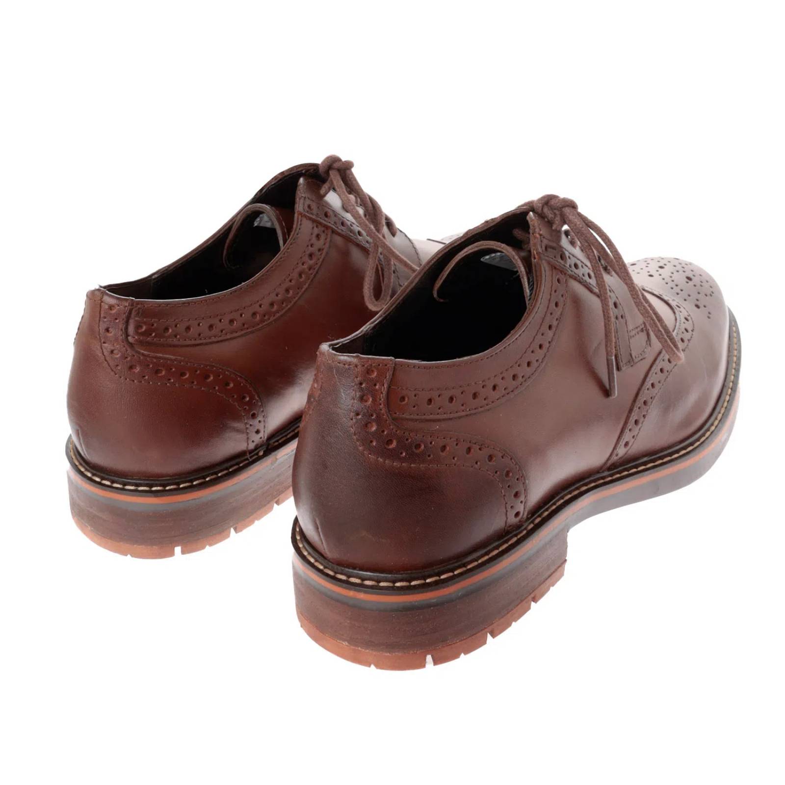 Zapatos Axel color cognac con costuras y detalle perforado D06300100554