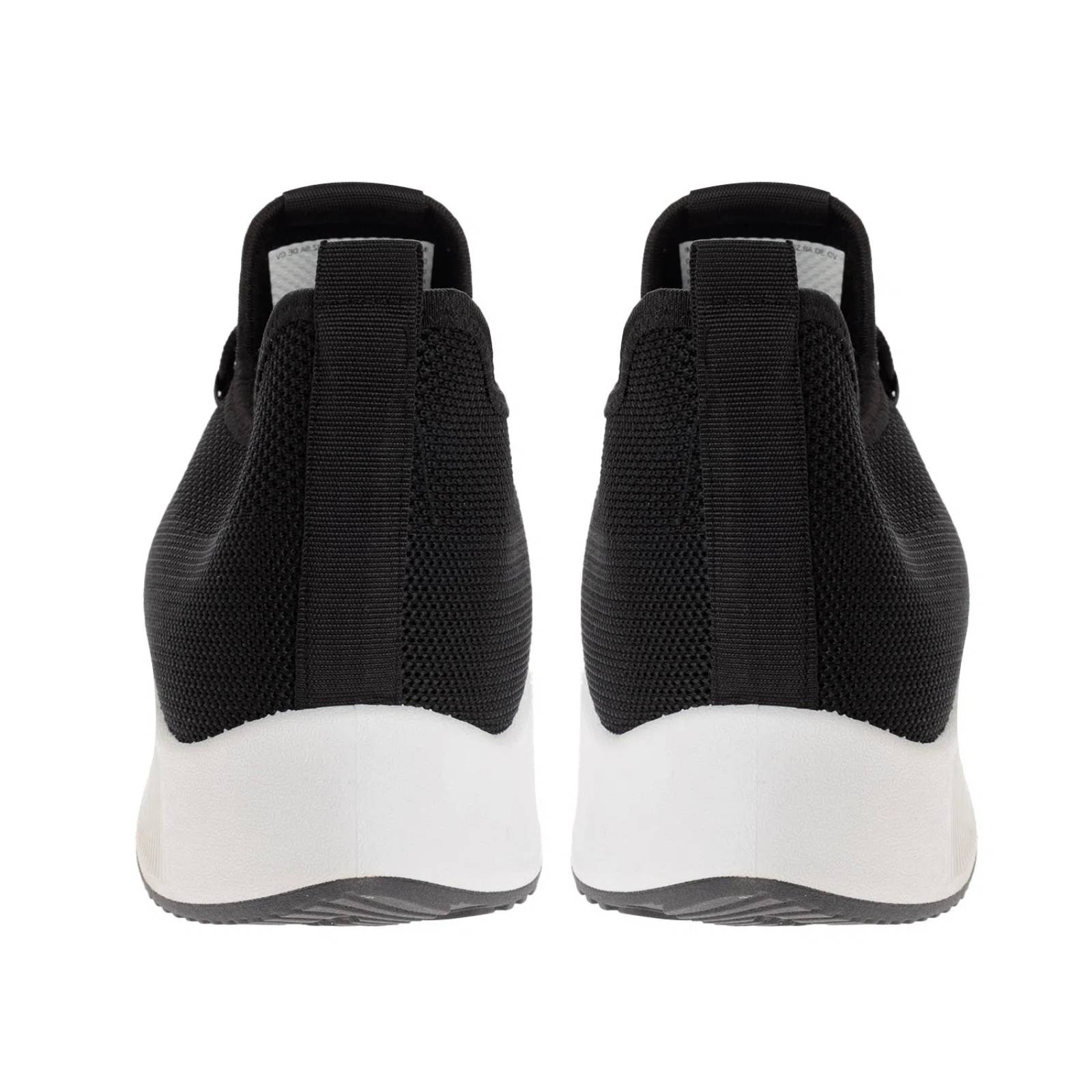 Tenis William color negro con textura y detalle de rayas grises D12220255501