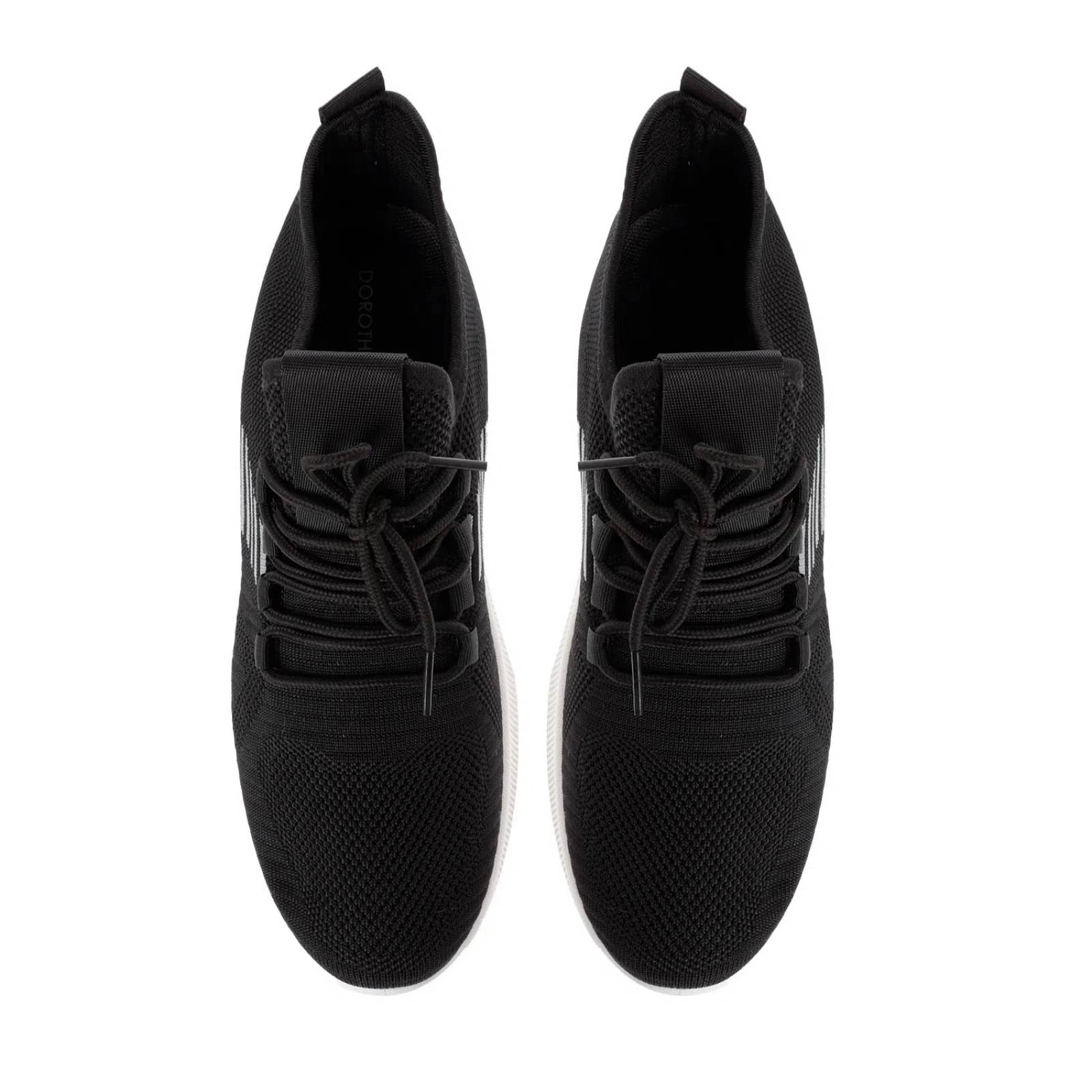 Tenis William color negro con textura y detalle de rayas grises D12220255501