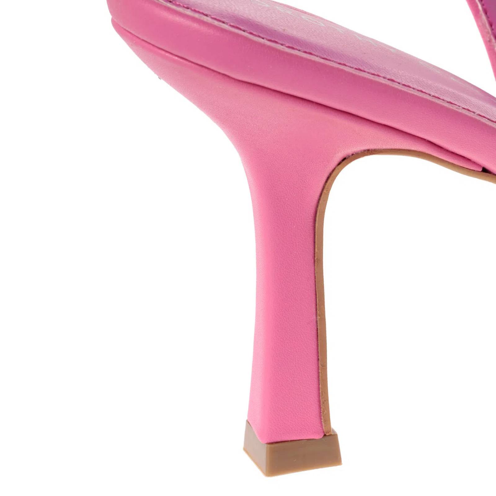 Zapatillas Paulina color fucsia con talón descubierto