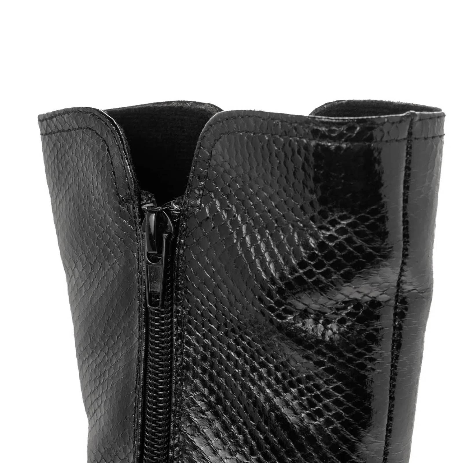 Botas Catherine color negro con textura snake